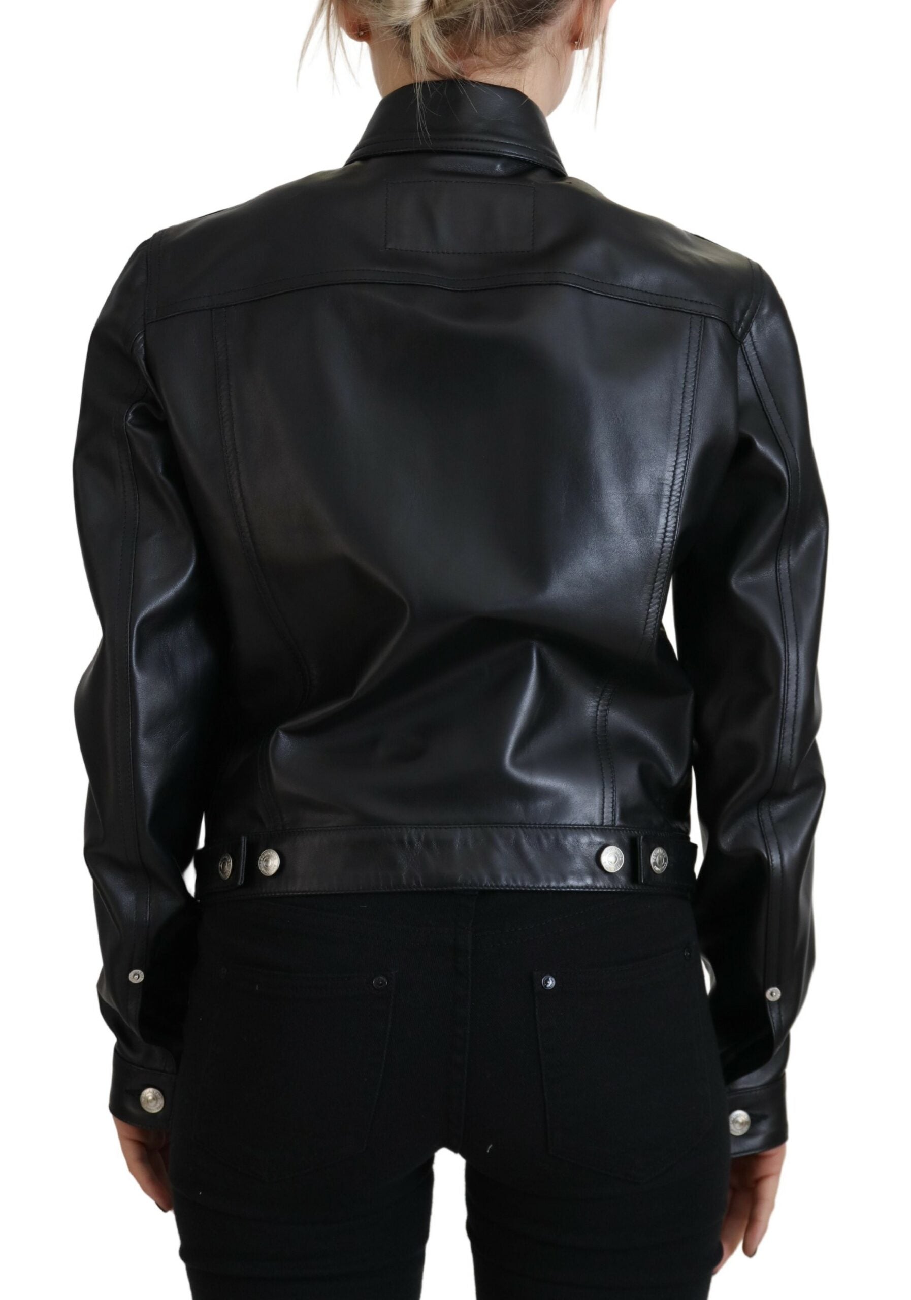 Veste en cuir noire à col et manches longues de Dsquared², style élégant et moderne, vue de face.