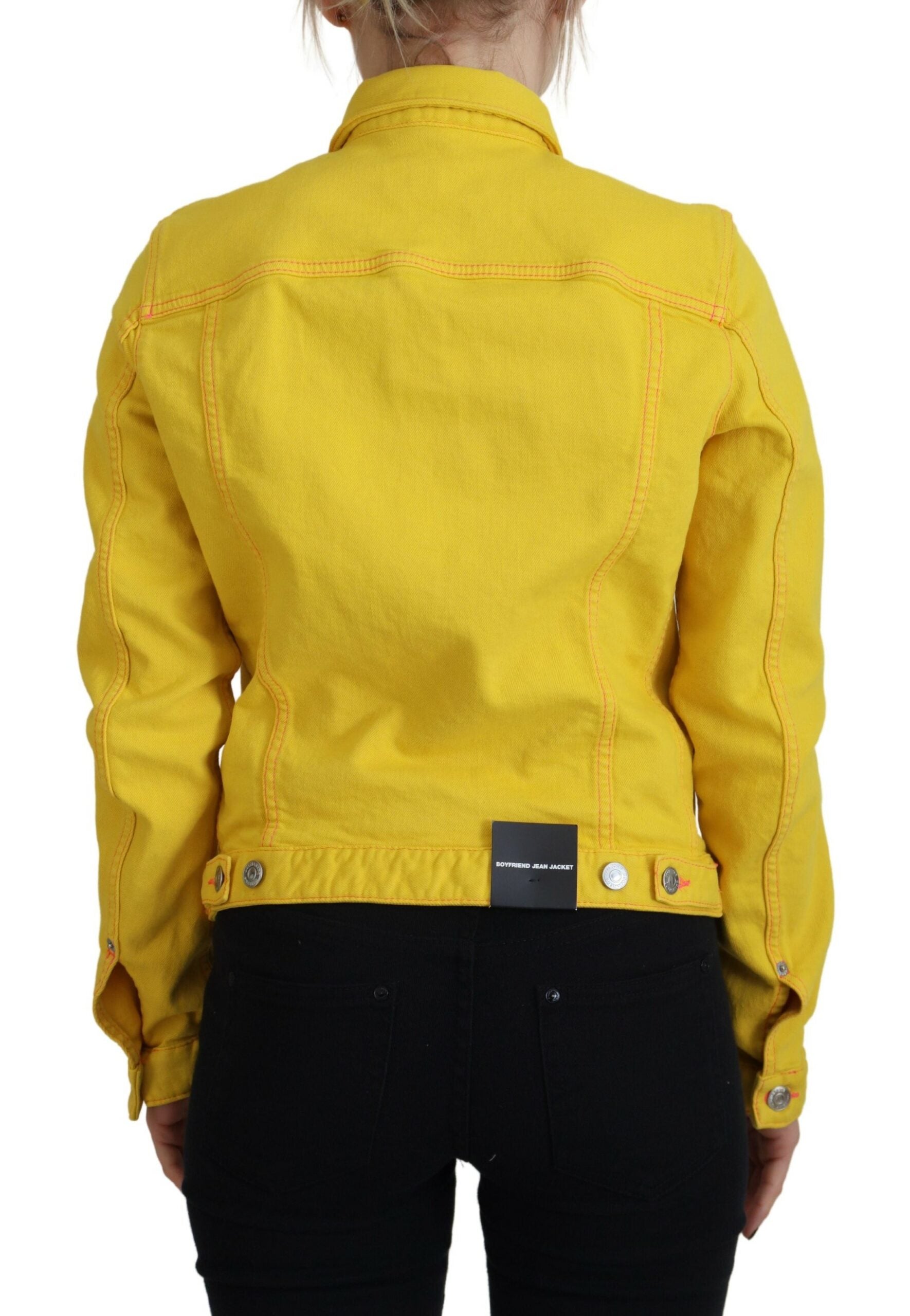Veste en jean à manches longues jaune avec col, de la marque Dsquared², visible en gros plan sur l'image.
