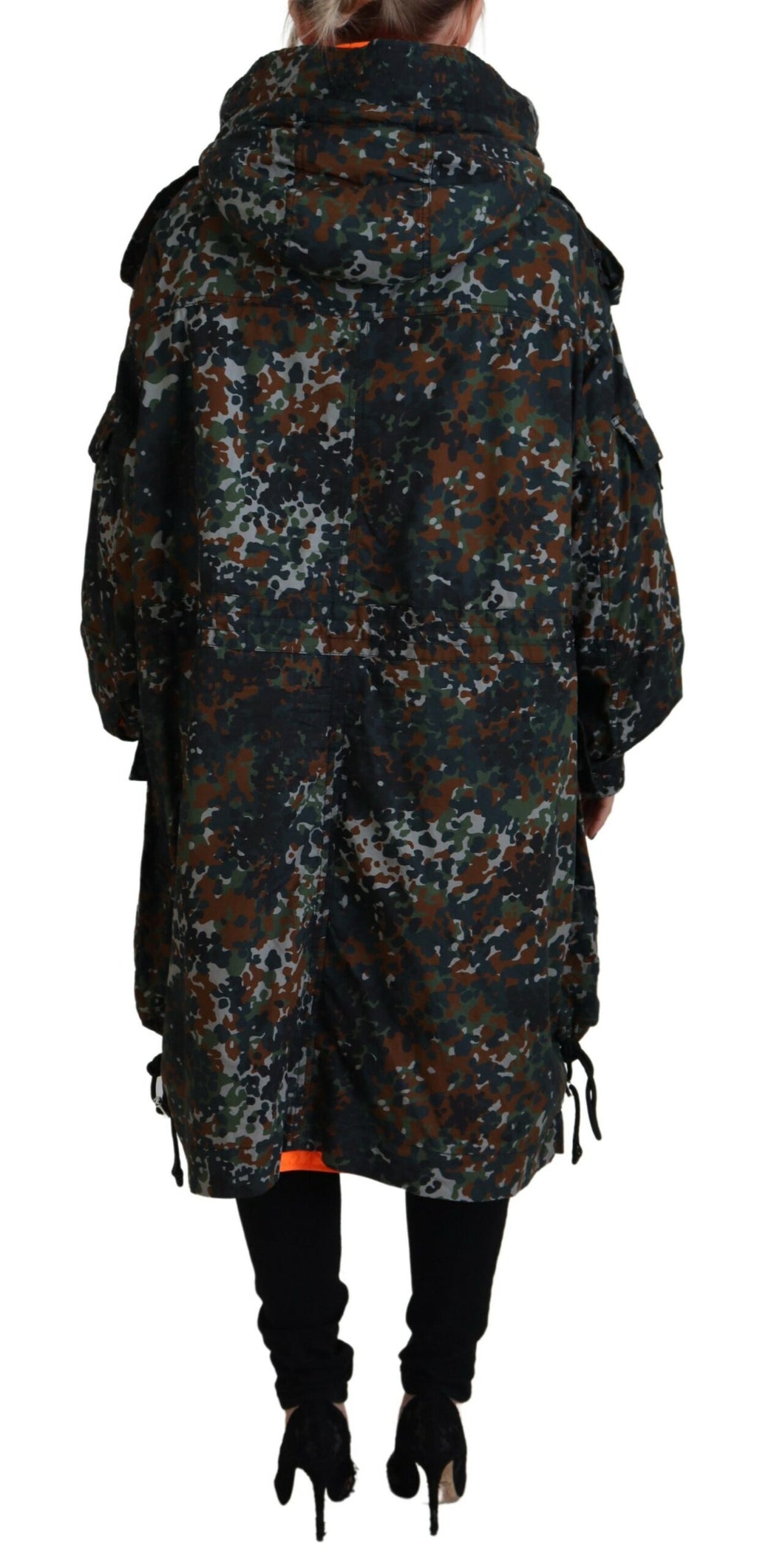 Imperméable à capuche vert de Dsquared² avec motif camouflage gothique, veste tendance en tissu léger et décontracté.