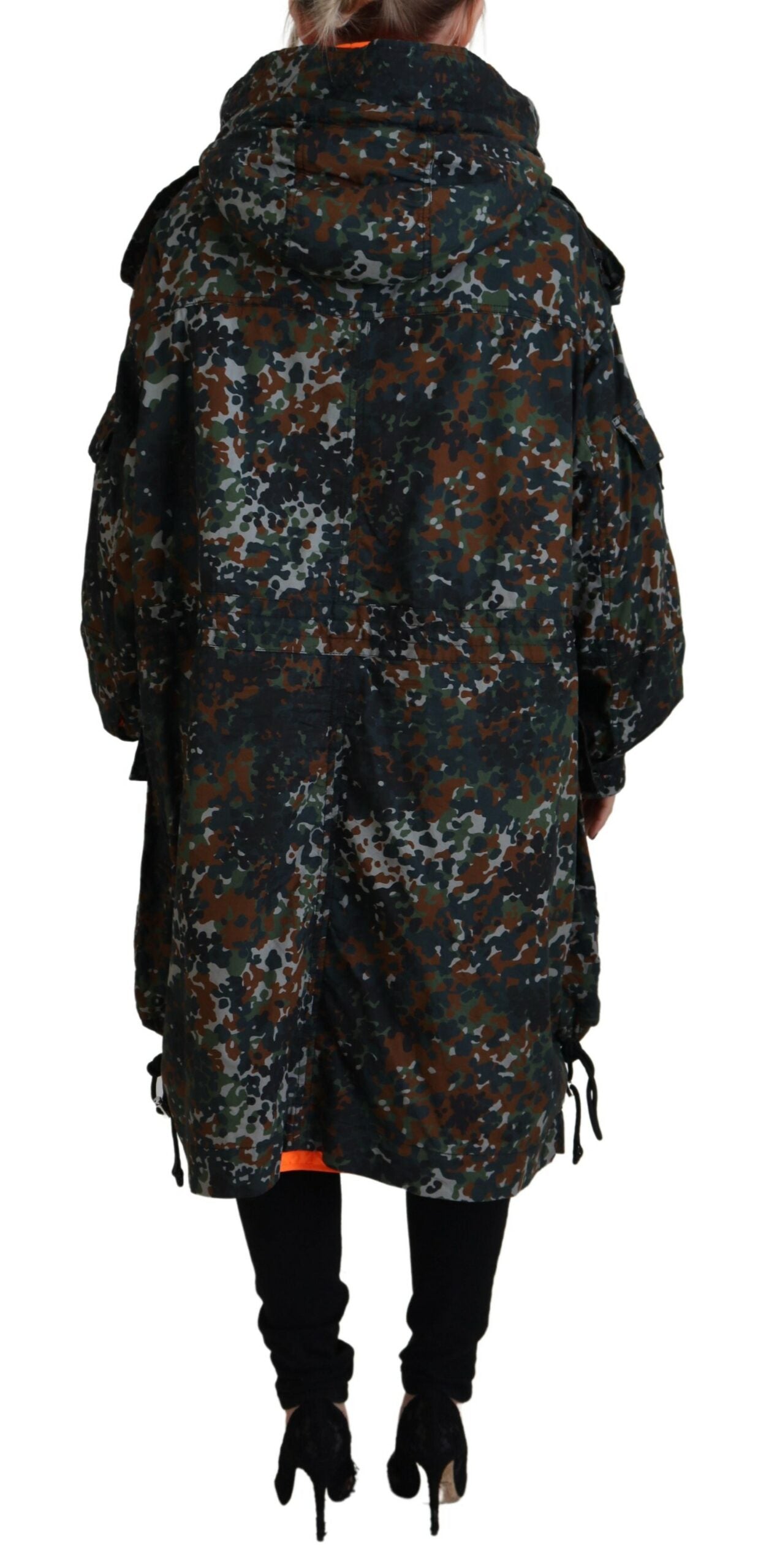 Imperméable à capuche vert de Dsquared² avec motif camouflage gothique, veste tendance en tissu léger et décontracté.