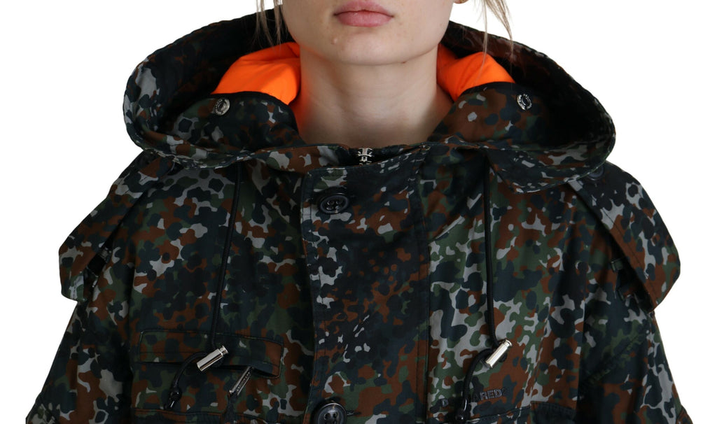 Veste parka camouflage avec capuche verte de Dsquared², style goth et moderne, aspect robuste et tendance.