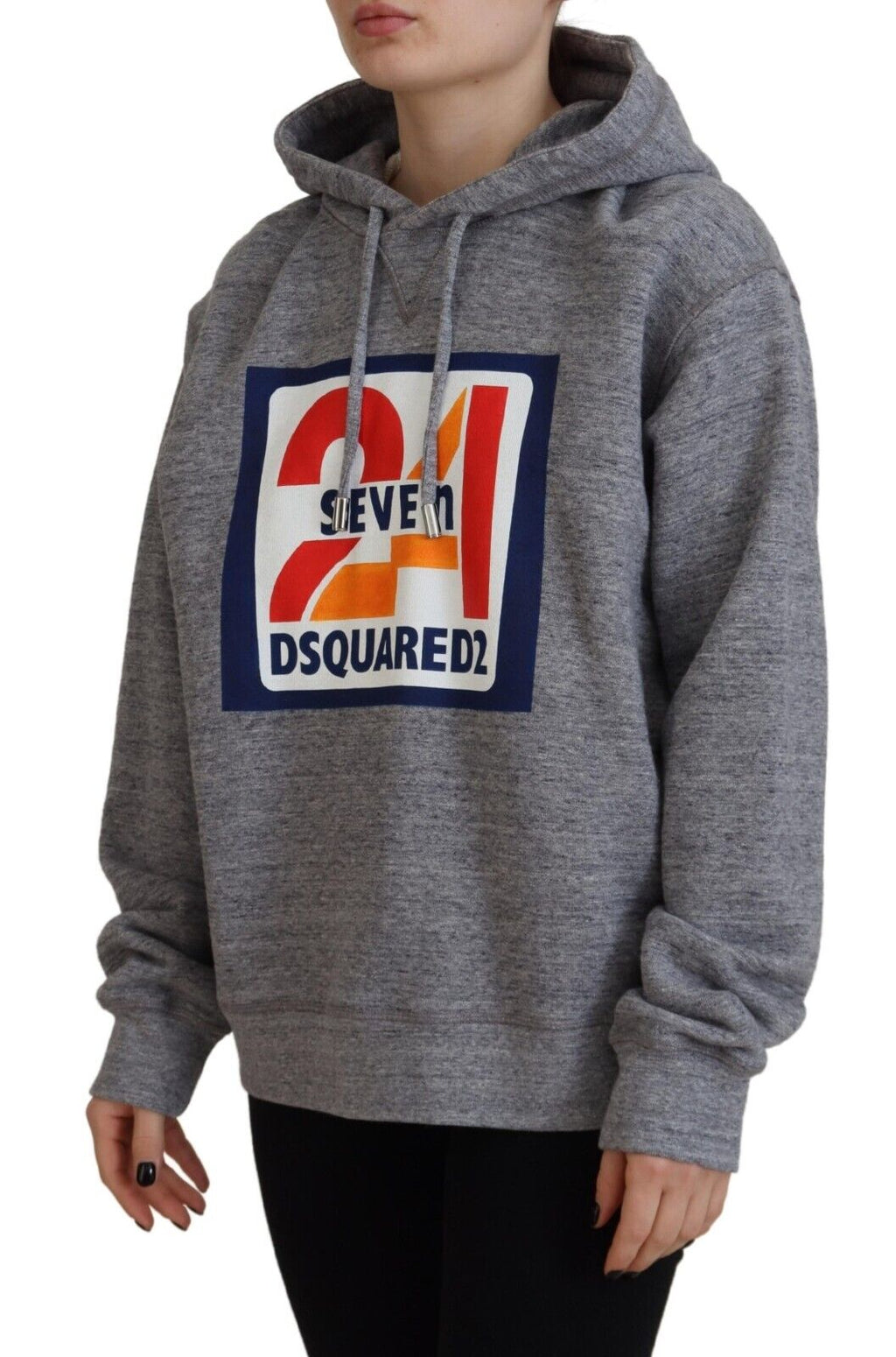 Sweat à capuche en coton gris avec logo imprimé de Dsquared², confortable et décontracté, porté sur un mannequin.