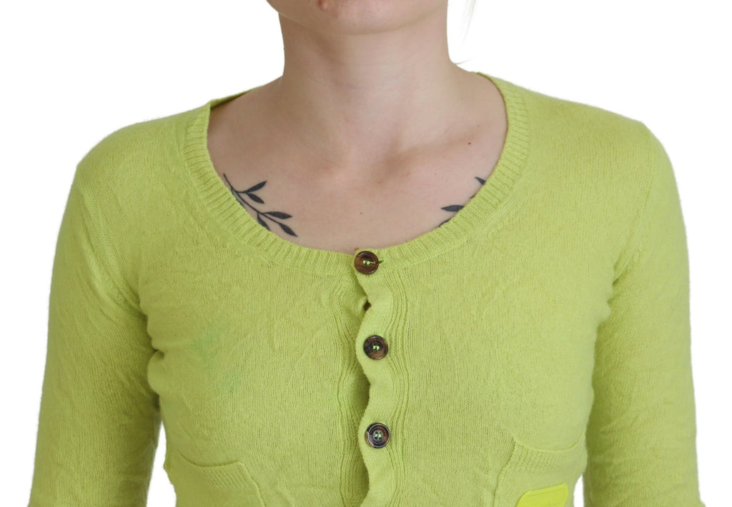 Pull en cachemire court à manches longues jaune vert Dsquared², doux et confortable, visible en détail.