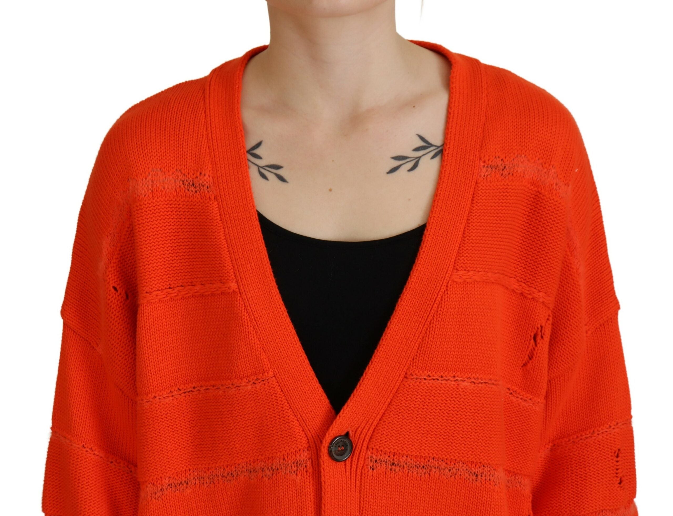 Pull en coton orange à boutons de Dsquared², cardigan en maille pour femme, porté avec col rond et manches longues.