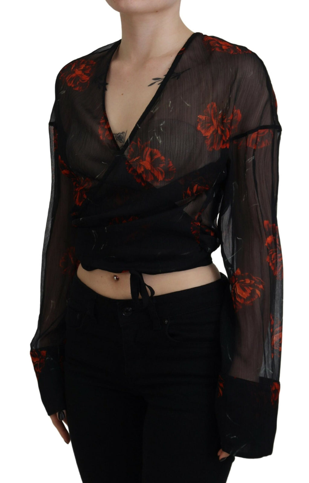 Top court à manches longues avec motif floral noir de Dsquared², coupe croisée et style moderne.