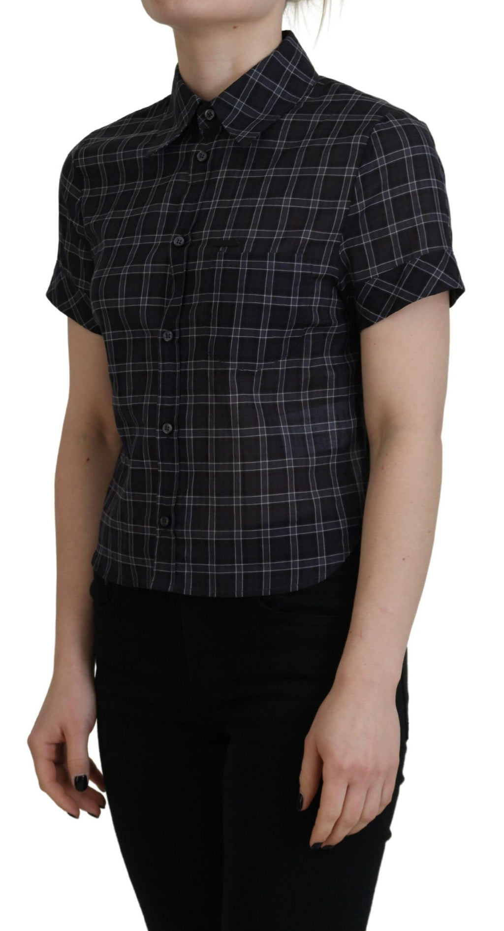 Haut à manches courtes à carreaux noirs avec col et boutons de la marque Dsquared², vue de face.