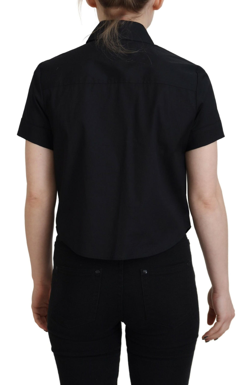 Polo homme noir à manches courtes avec col et boutons, marque Dsquared², vue de face.