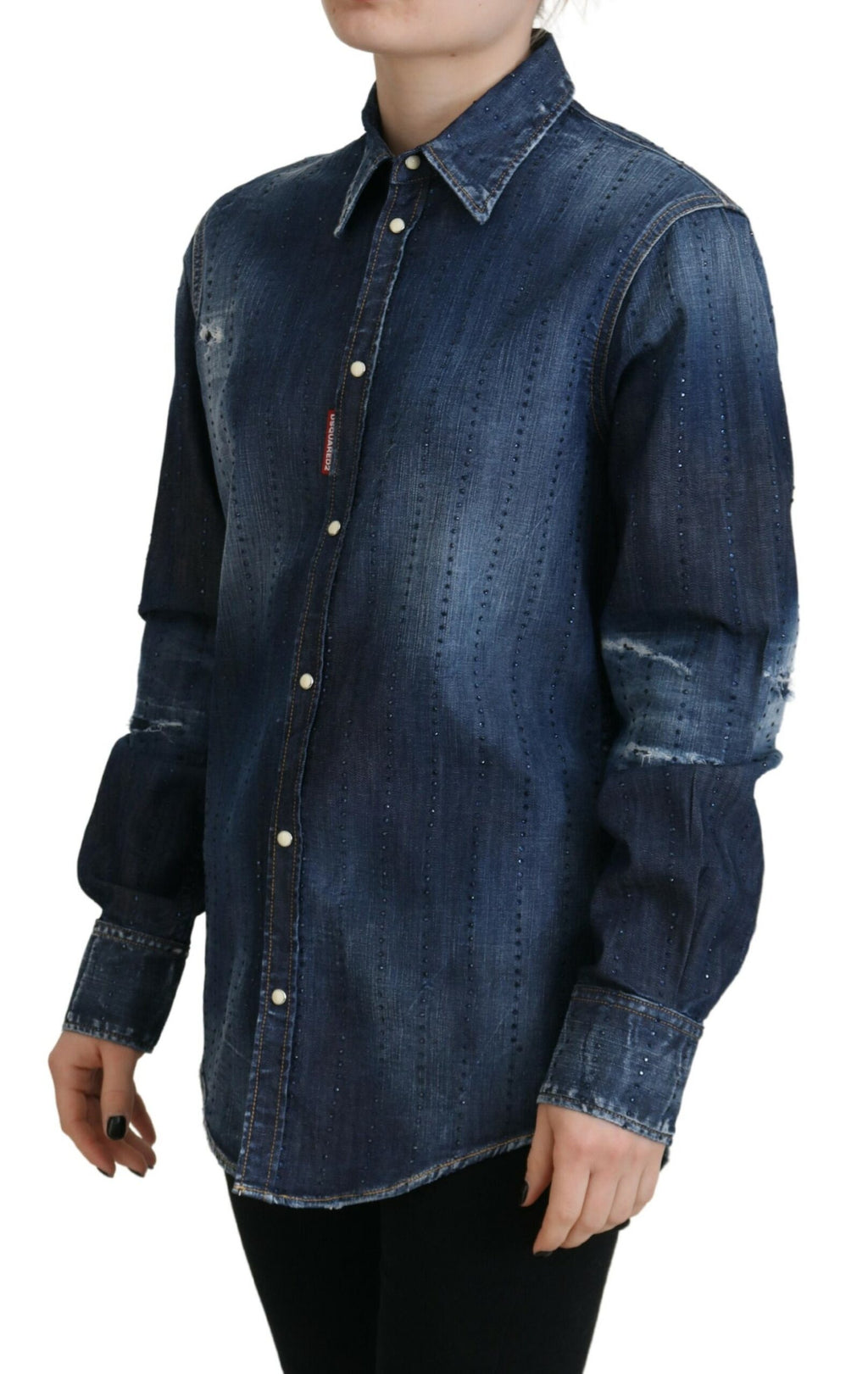 Chemise en denim bleu délavé de Dsquared² avec col et boutons, style casual et moderne.