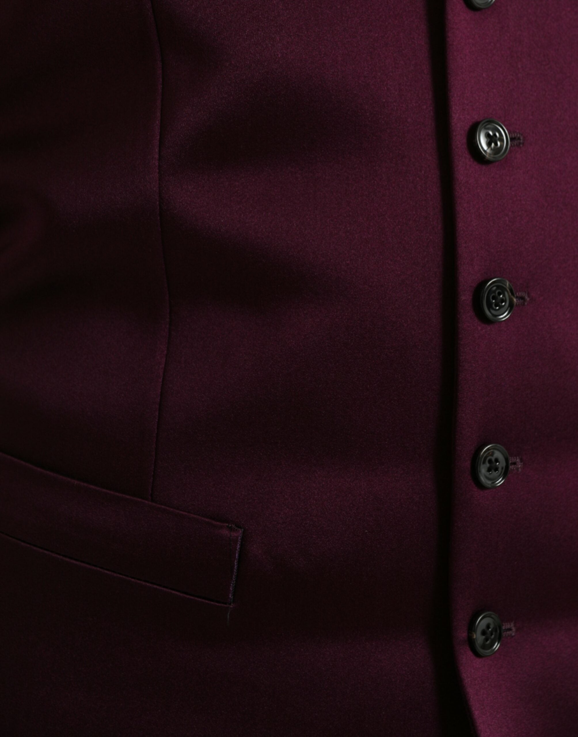 Gilet de costume en satin de soie bordeaux de Dolce & Gabbana, veste formelle élégante pour femme.