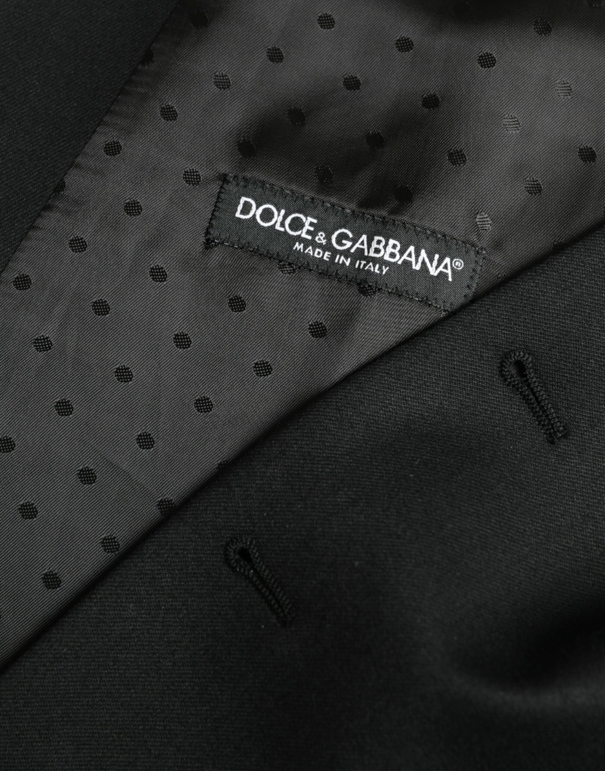 Robe-justaucorps noire en soie Dolce & Gabbana, costume formel avec gilet ajusté et élégance sophistiquée.