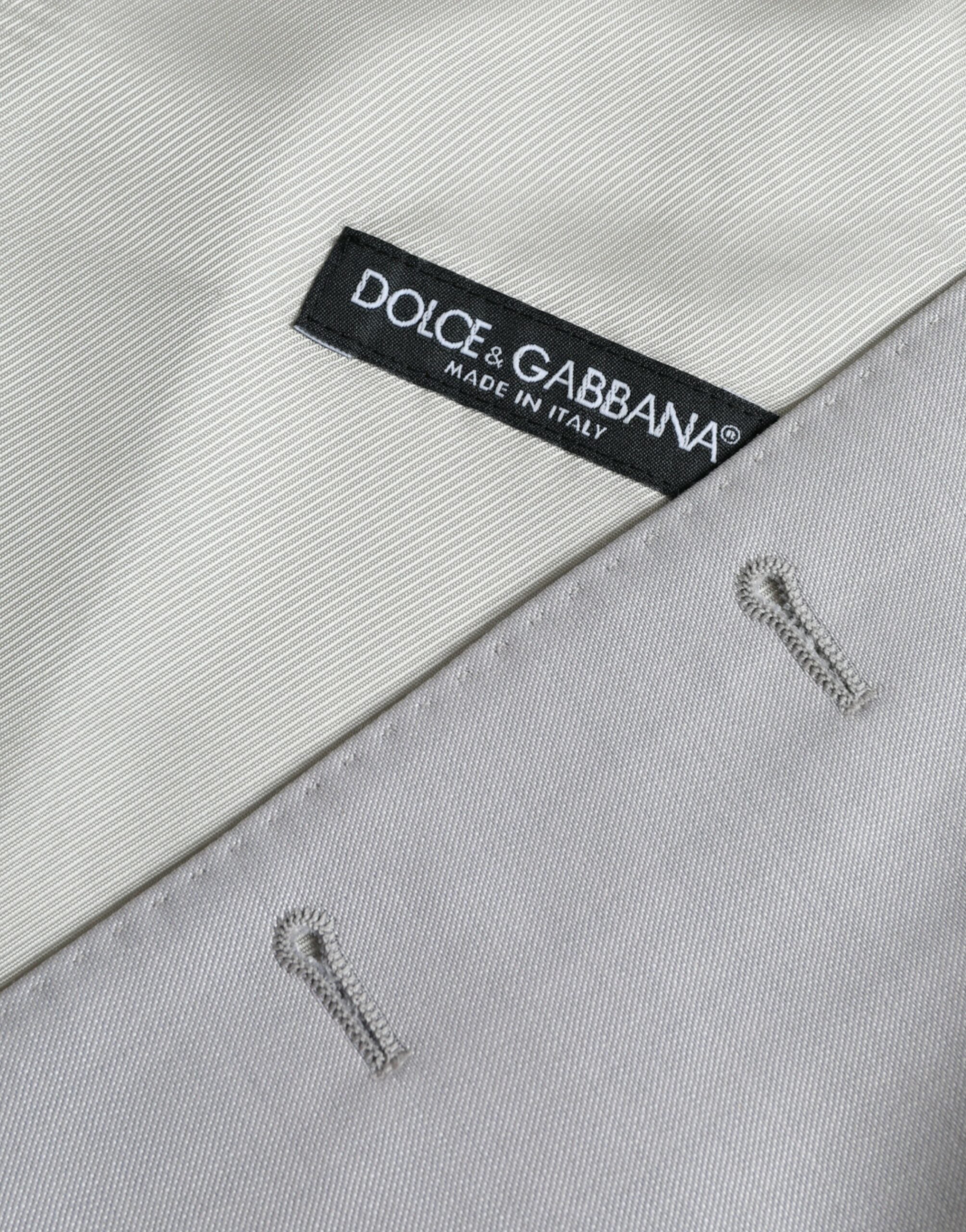 Gilet en laine gris clair Dolce & Gabbana pour homme, costume formel, détail élégant et coupe ajustée.