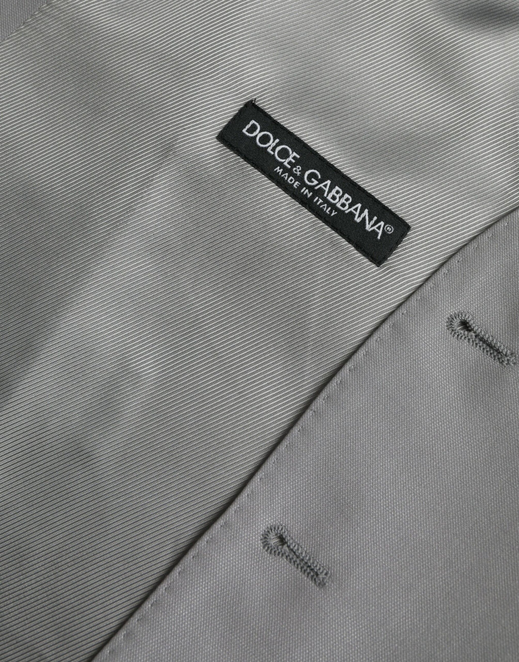 Gilet formel en laine gris clair de la marque Dolce & Gabbana, veste élégante pour occasion spéciale.