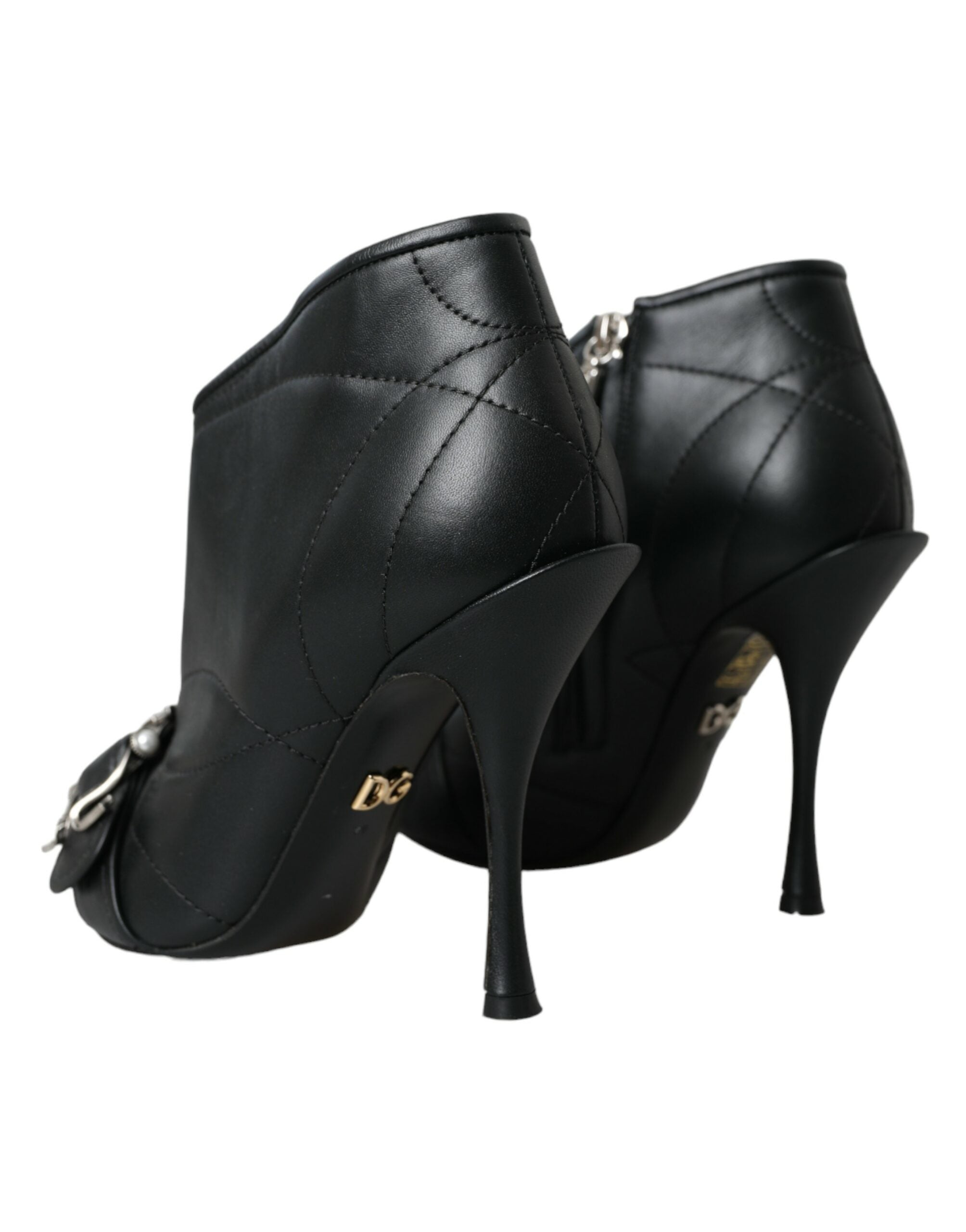 Bottes noires Dolce & Gabbana Devotion en cuir matelassé avec boucle, semelle robuste et design élégant.