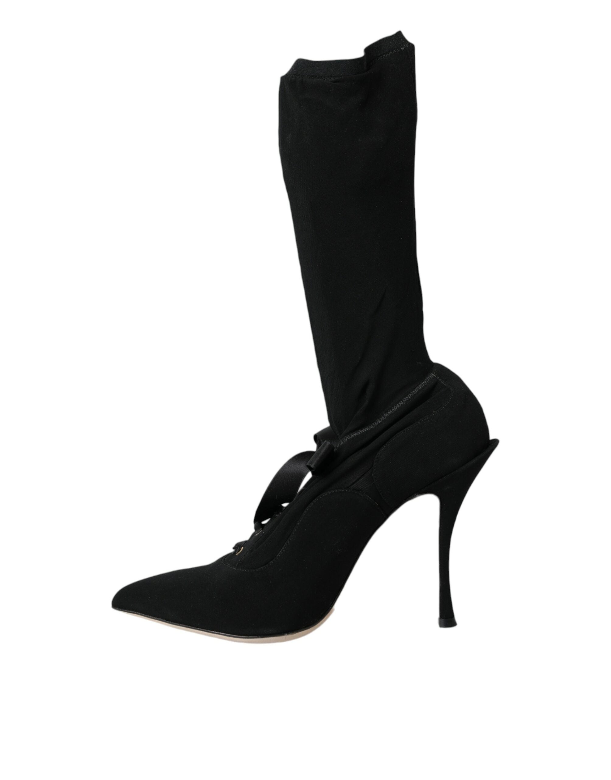 Chaussures Dolce & Gabbana, bottines noires à talons stilettos et mi-mollets, en cuir élégant, visibles de face.