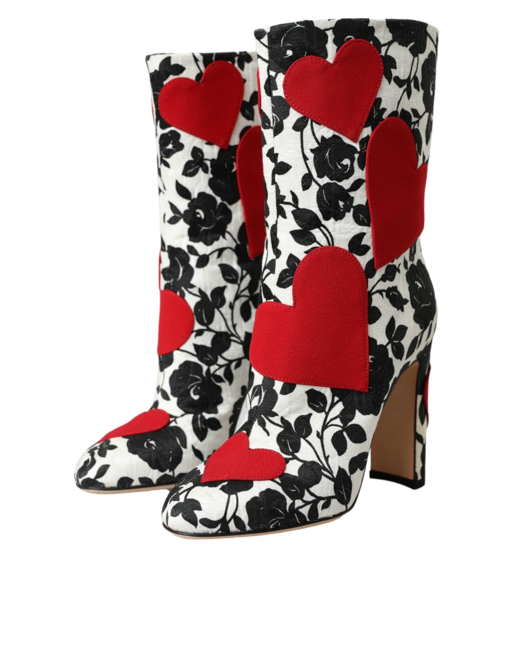 Bottes en cuir blanches Dolce & Gabbana avec motifs de cœurs floraux, haute couture élégante et détails raffinés.