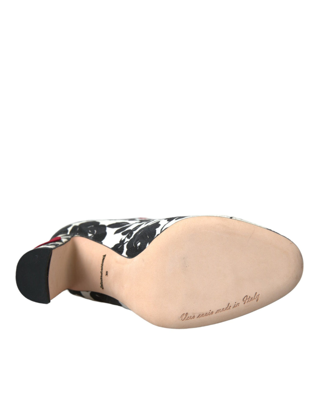 Bottes en cuir blanches Dolce & Gabbana avec motifs de cœurs floraux, élégantes et sophistiquées.