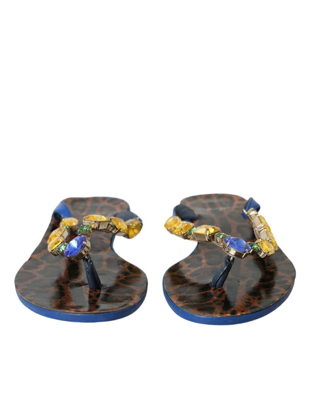 Chaussures de plage en cuir de veau bleu avec cristaux de Dolce & Gabbana, style élégant et sophistiqué.