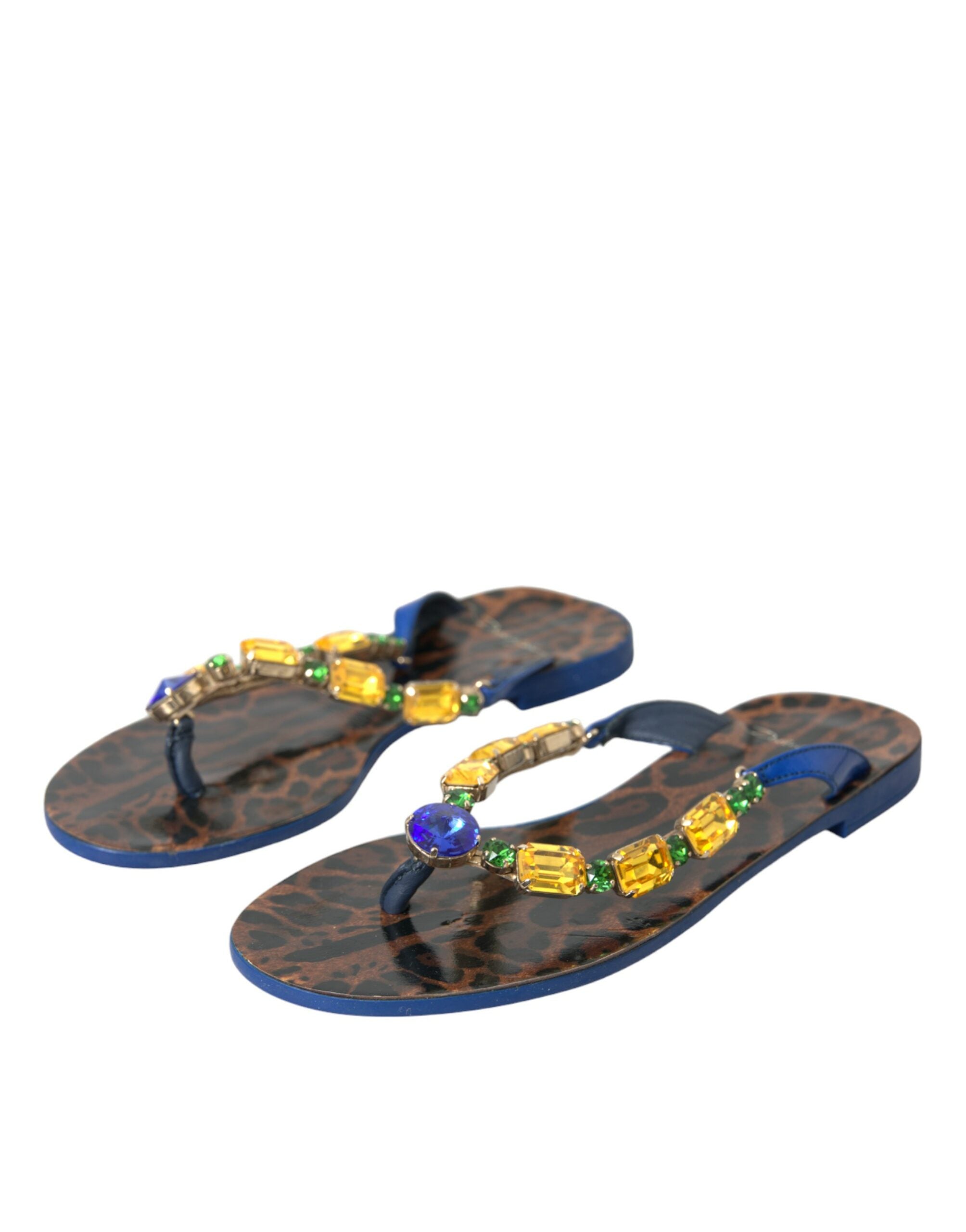 Chaussures de plage en cuir de veau bleu avec cristaux de Dolce & Gabbana, élégantes et sophistiquées.