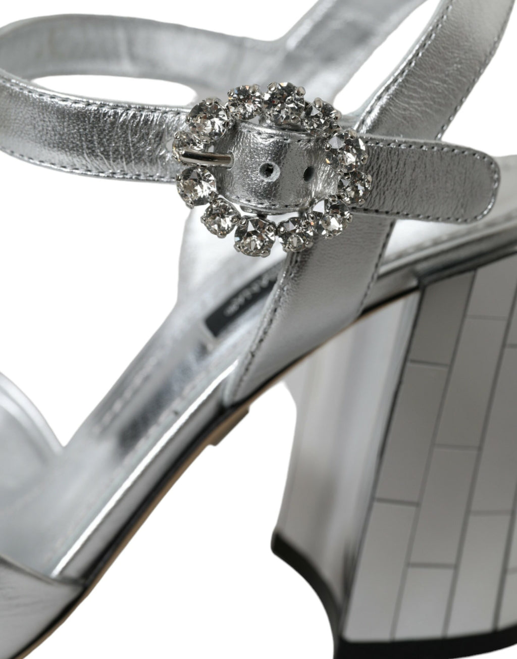 Sandales à talons en cuir d'agneau argenté de la marque Dolce & Gabbana, élégantes chaussures à talons pour femmes.