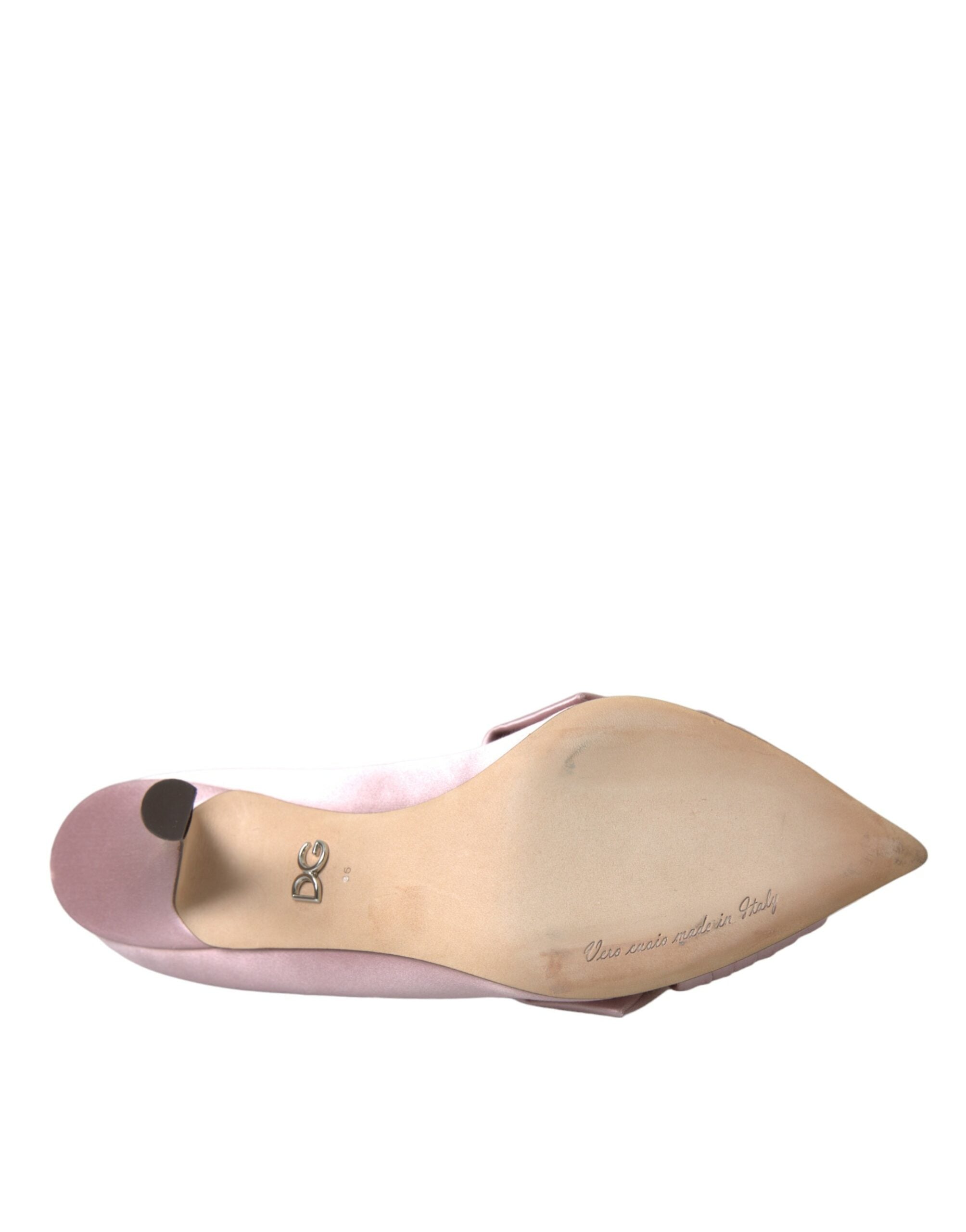 Escarpins en satin rose Dolce & Gabbana avec cristaux, chaussures à talons hauts élégantes et sophistiquées.