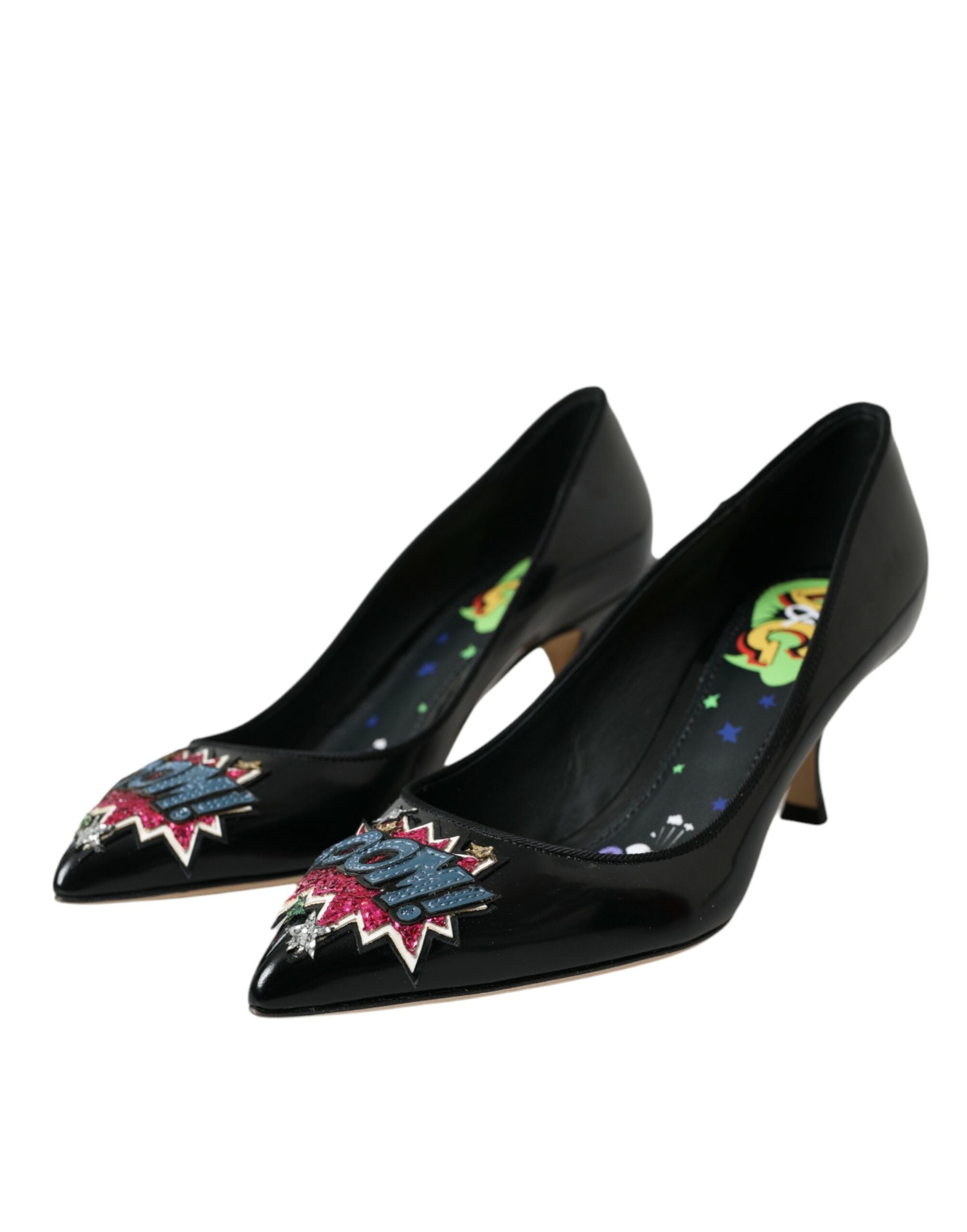 Chaussures à talons noir en cuir Dolce & Gabbana avec patch BOOM, style élégant et moderne.