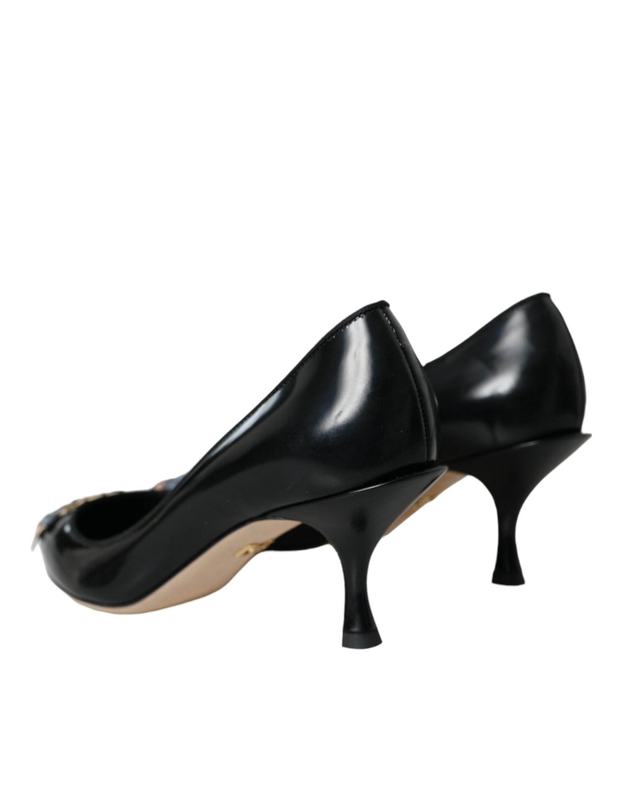 Chaussures à talons Dolce & Gabbana en cuir noir avec patch BOOM, élégantes et sophistiquées, vues de face.