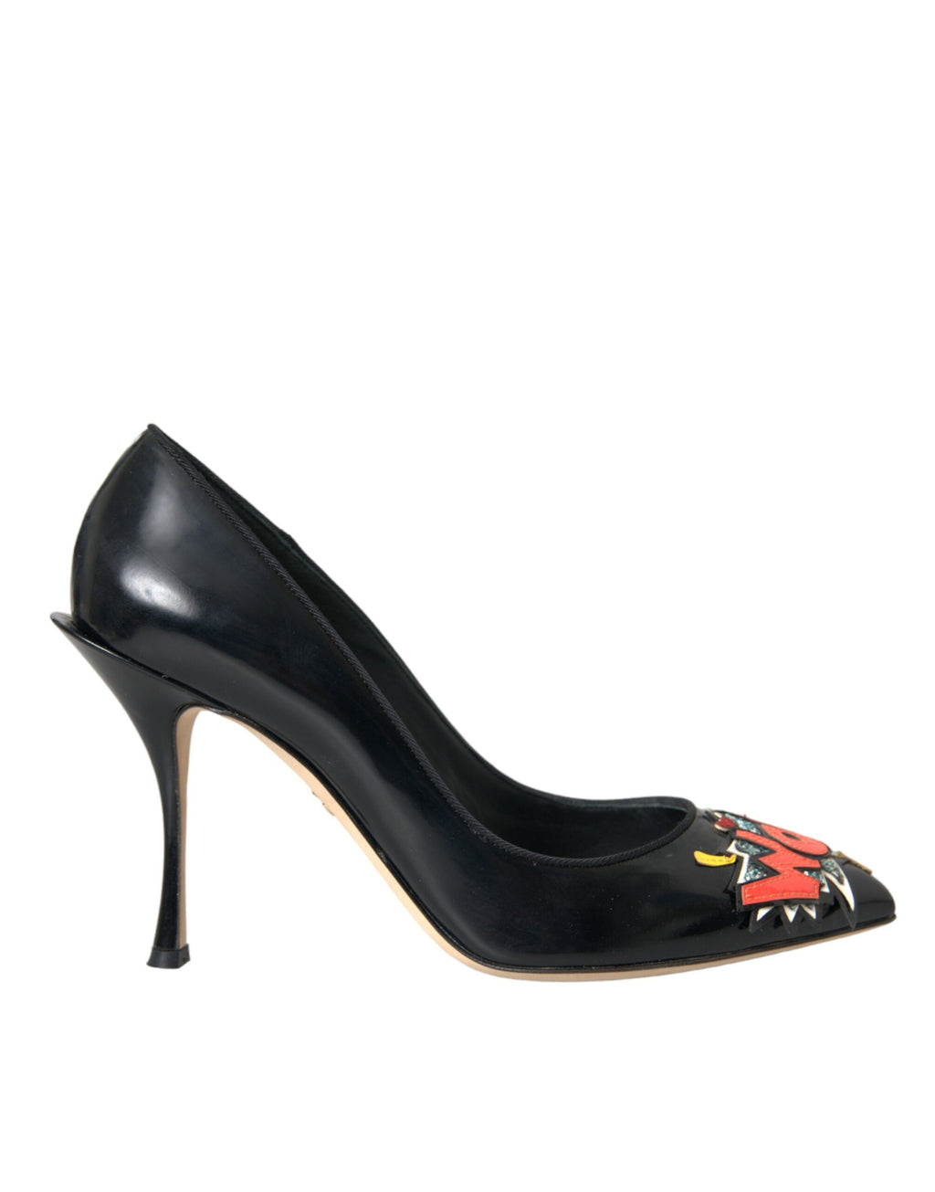 Chaussures à talons en cuir noir Dolce & Gabbana avec patchs WOW, élégantes et sophistiquées, vues de côté.