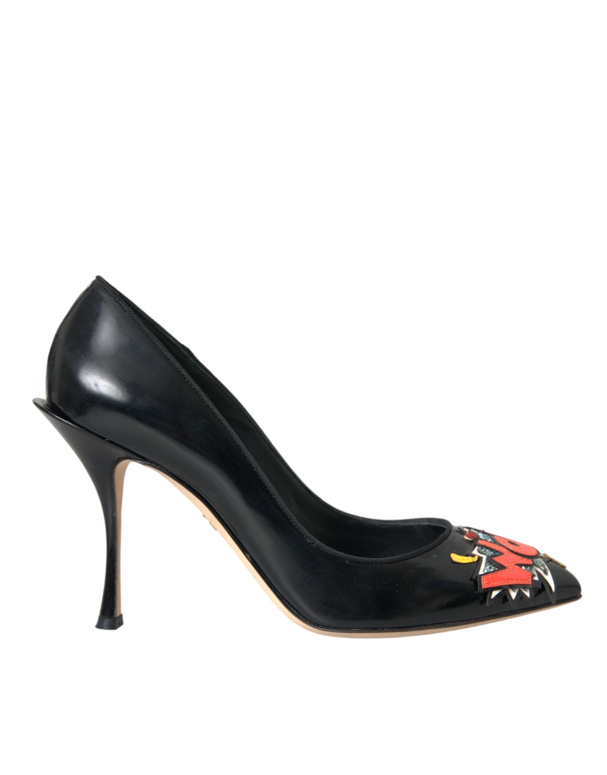 Chaussures à talons en cuir noir Dolce & Gabbana avec patchs WOW, élégantes et sophistiquées, vues de côté.