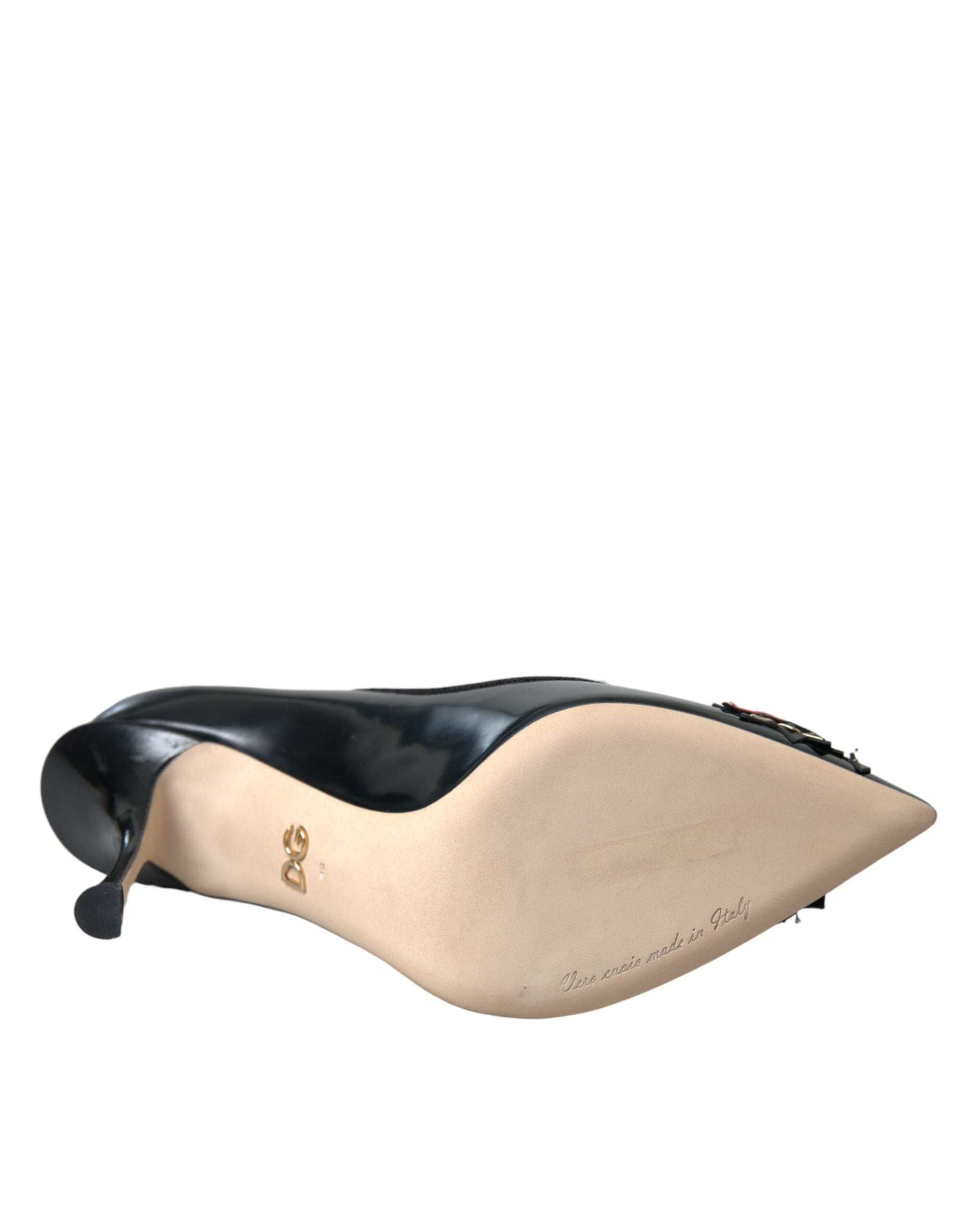 Escarpins en cuir noir Dolce & Gabbana avec patch WOW, talons élégants et design chic.