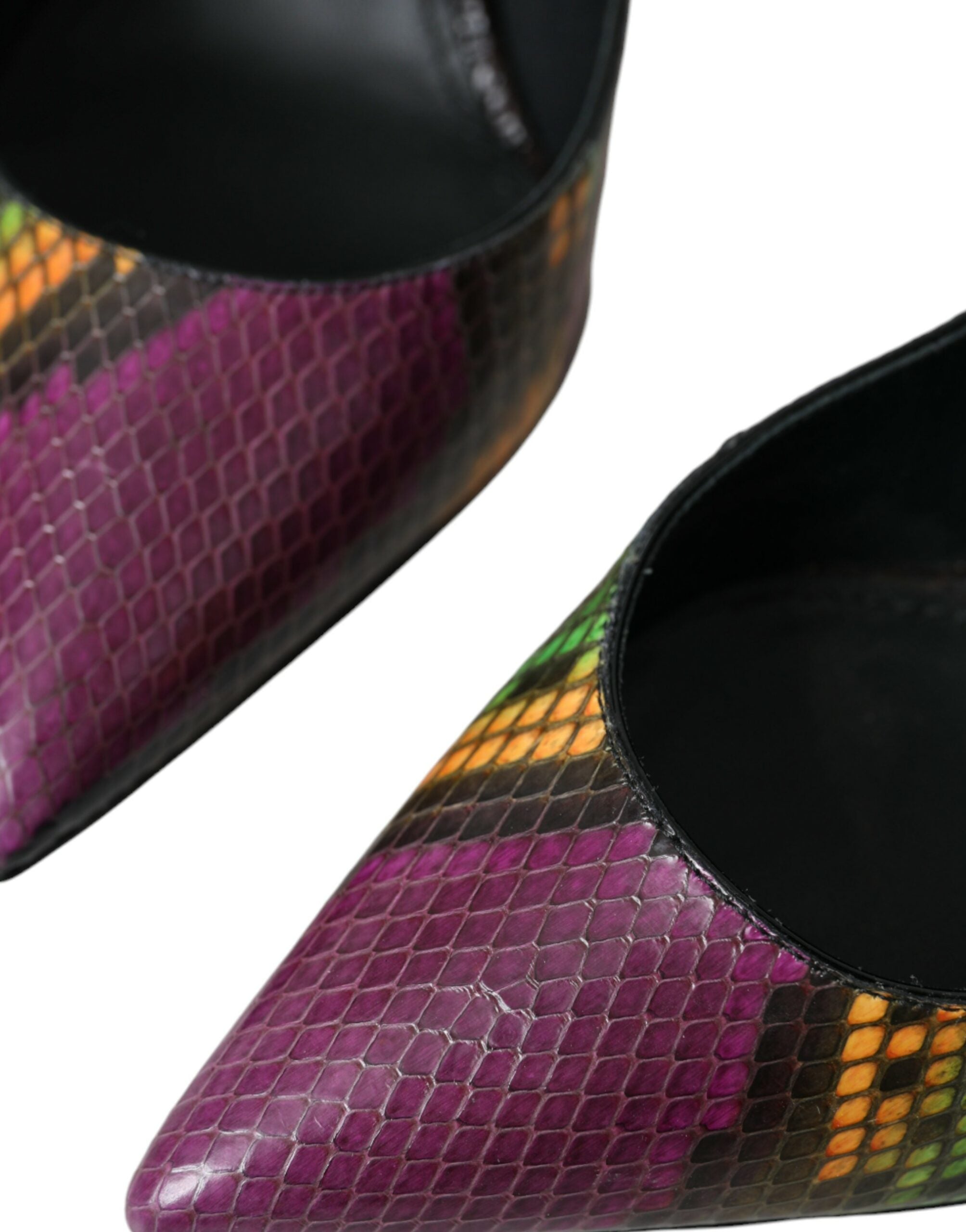 Escarpins Dolce & Gabbana en cuir exotique multicolore, talons élégants et design sophistiqué.