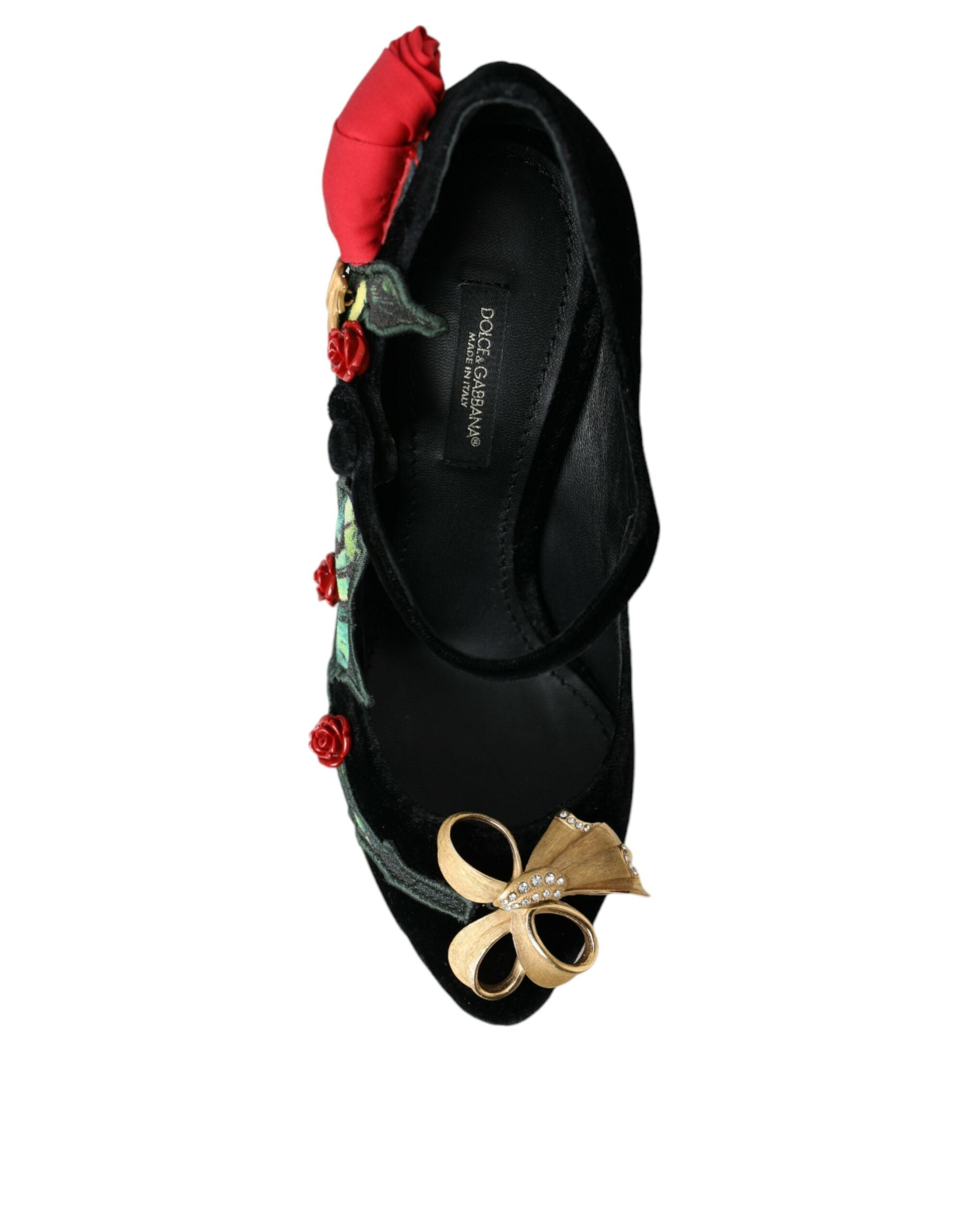 Broche en cristal avec roses noires Dolce & Gabbana, porté sur des chaussures Mary Jane élégantes.