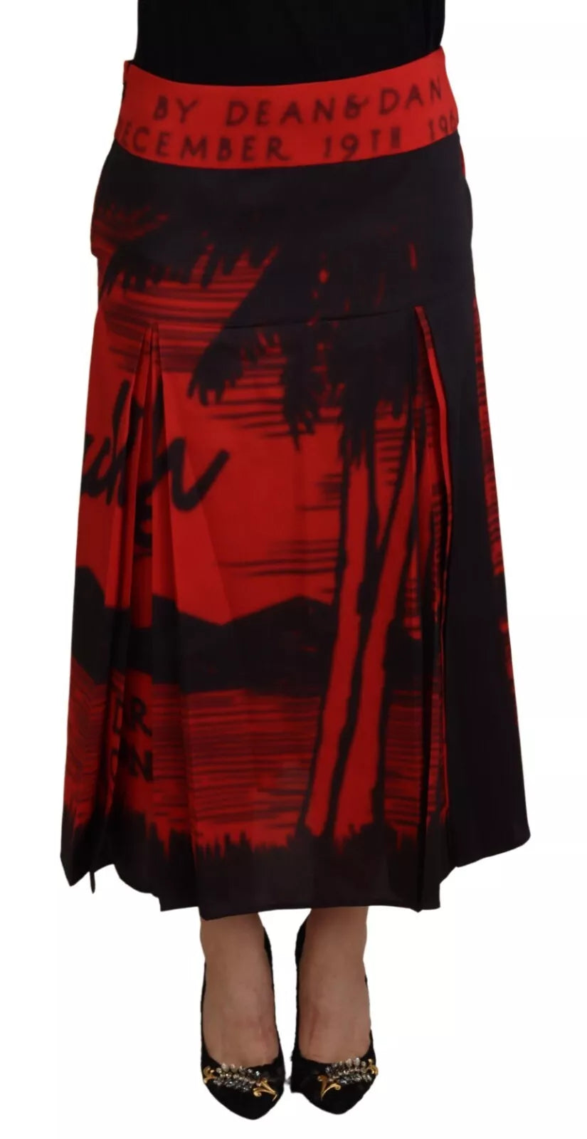 Jupe midi plissée à taille haute avec motif rouge de Dsquared², style évasé et tendance, vue de face.