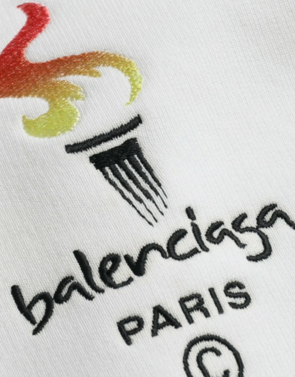 Sweat à capuche blanc en coton Balenciaga avec logo visible, pull-over décontracté pour homme ou femme.