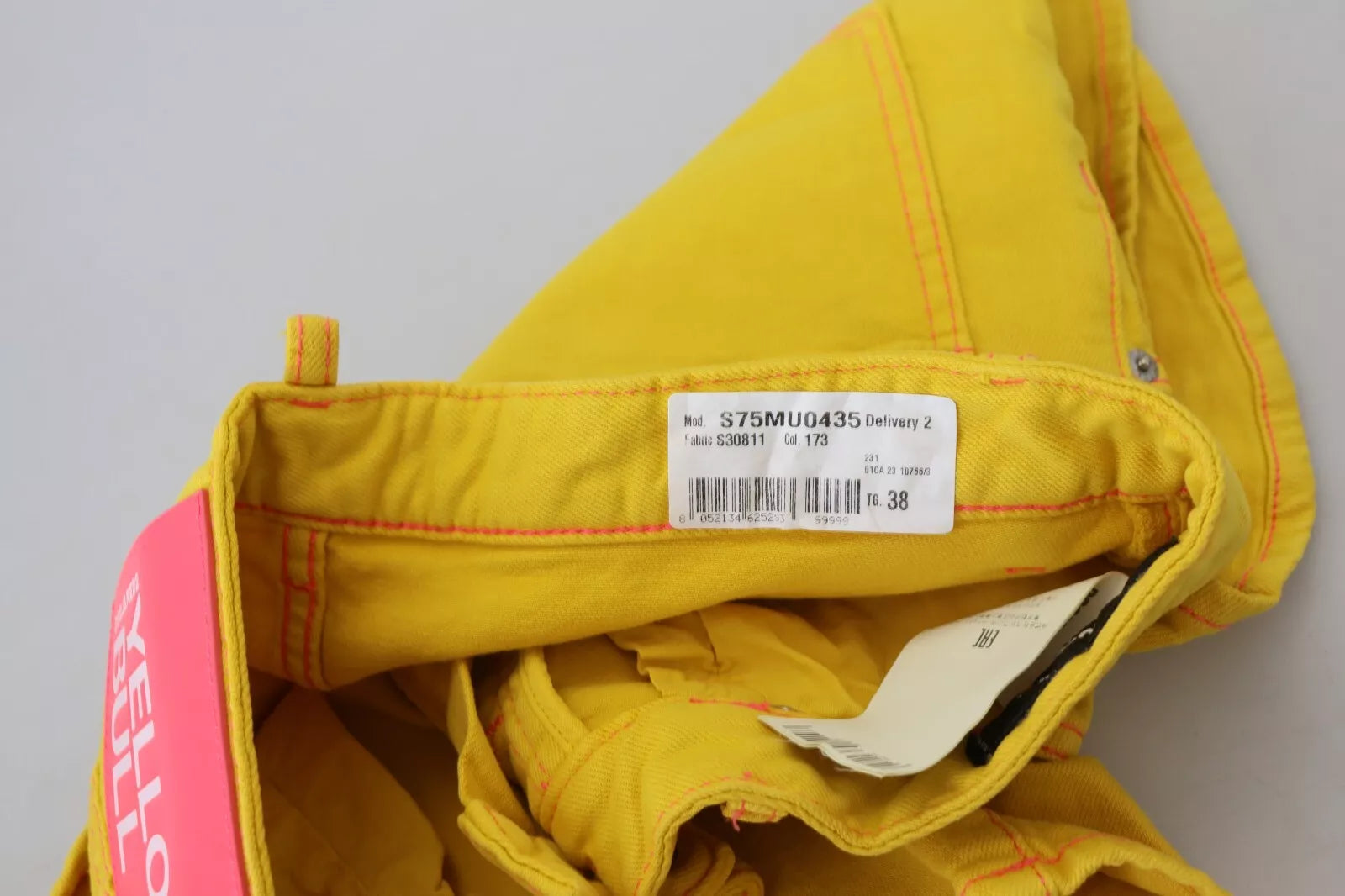 Shorts hotpants en coton jaune à taille haute de Dsquared², style décontracté et ample pour femmes.