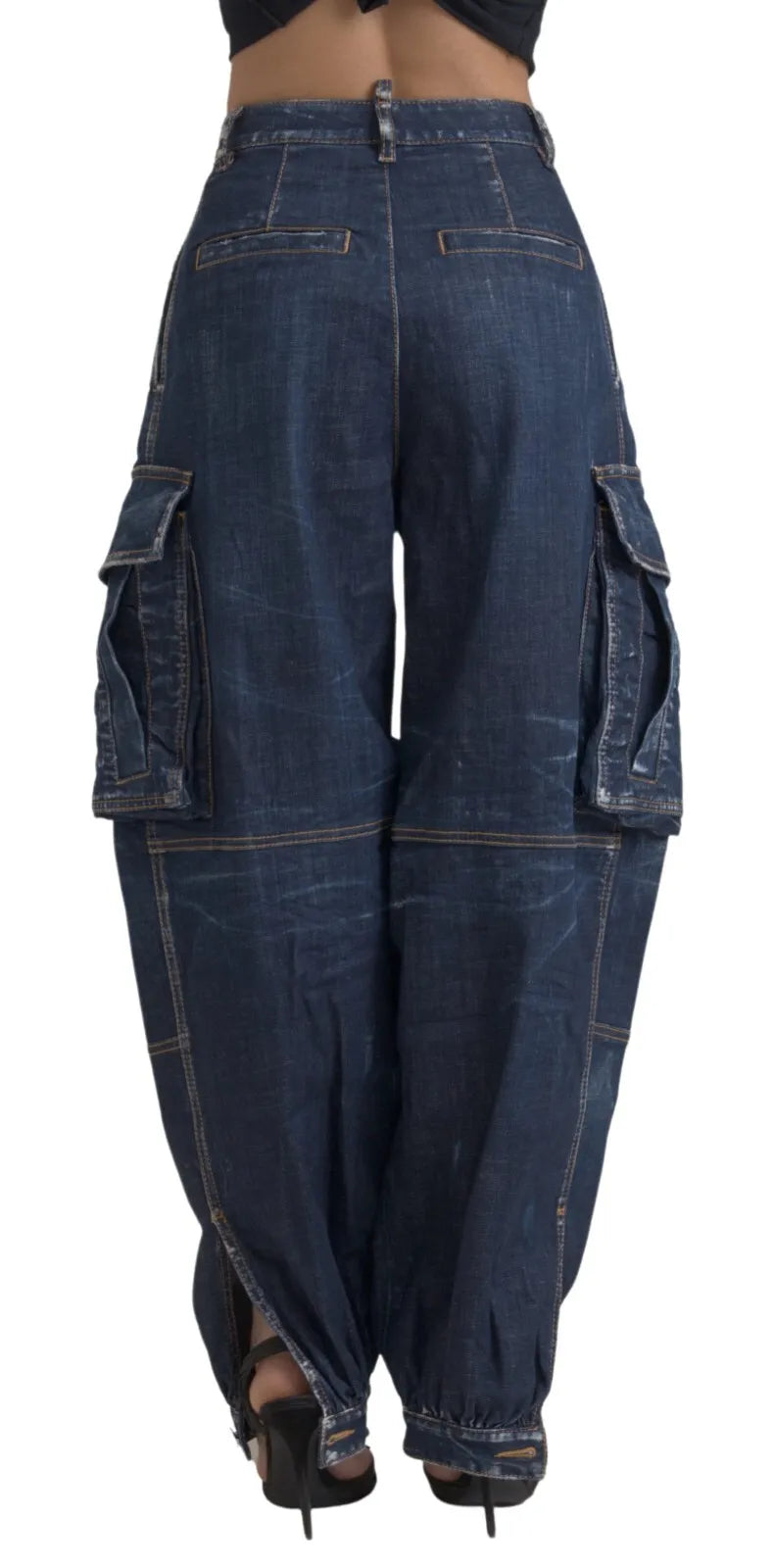 Jeans cargo en denim bleu à taille haute de Dsquared², coupe décontractée, avec poches larges et style tendance.