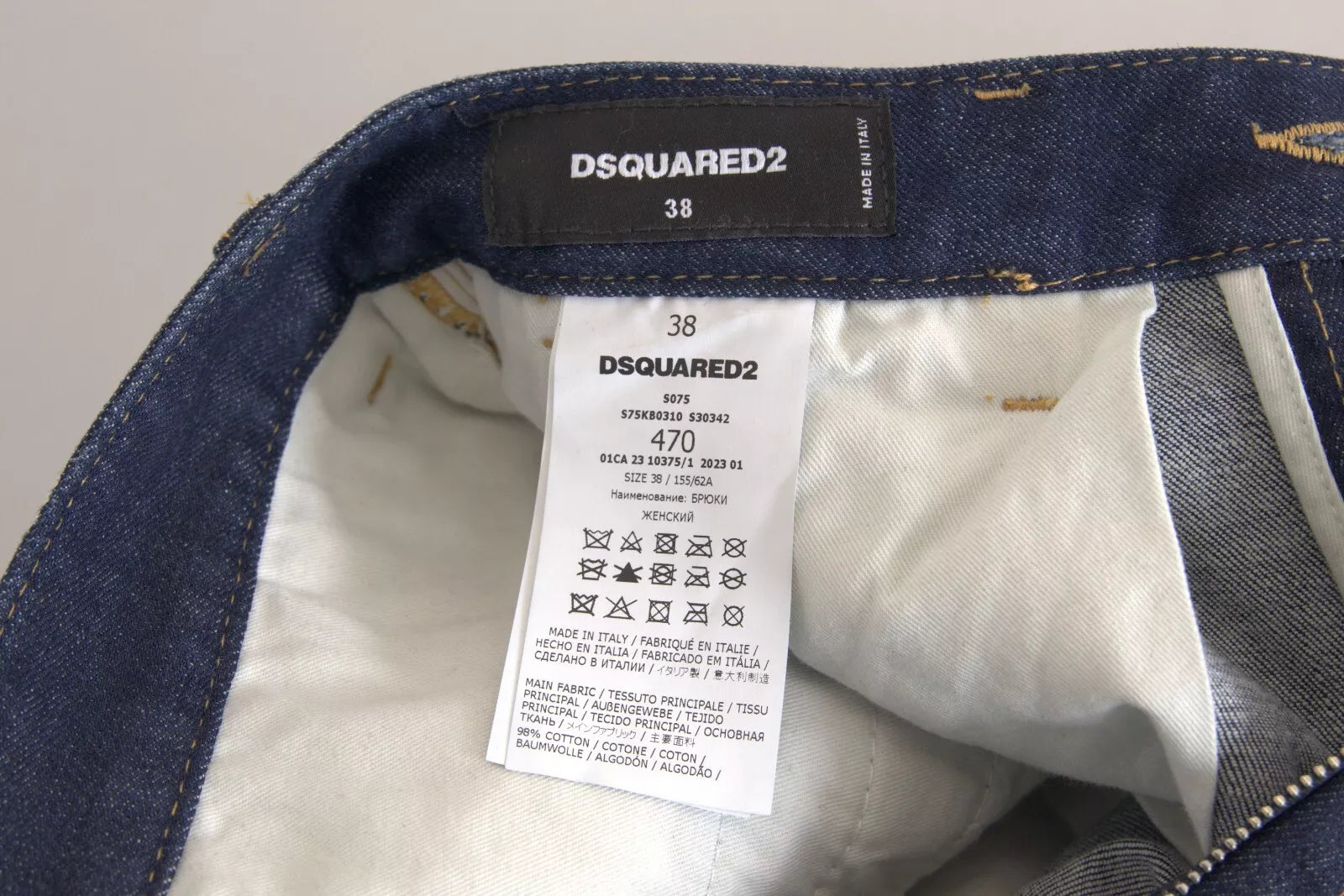 Jeans cargo bleu à taille haute en coton Dsquared², coupe baggy, avec poches décontractées et détails modernes.