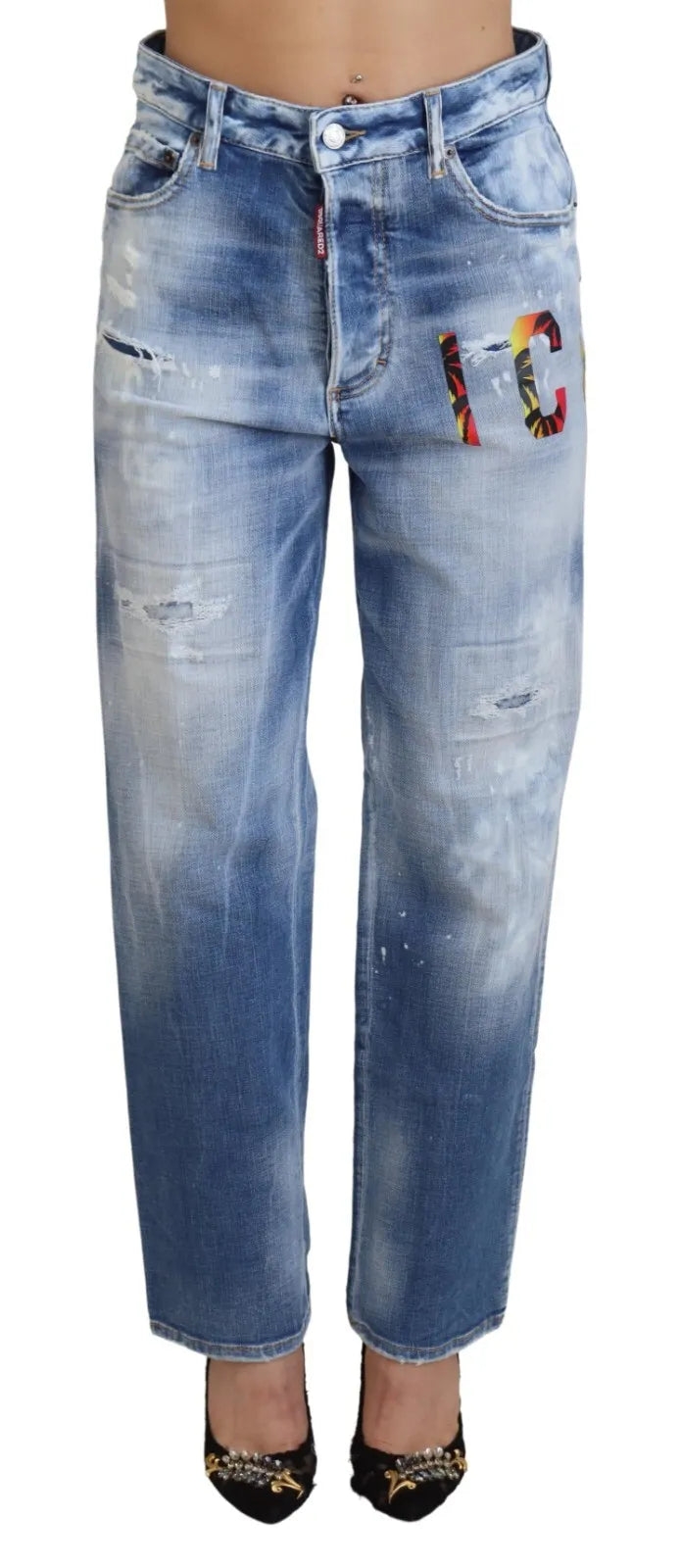Jeans en denim bleu iconique à taille haute et coupe droite de Dsquared², modèle Boston, visible en détail sur l’image.