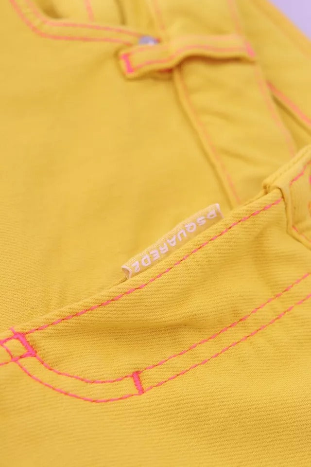 Jeans coupés en coton jaune de faible taille Dsquared², coupe skinny avec délavé et poches avant visibles.