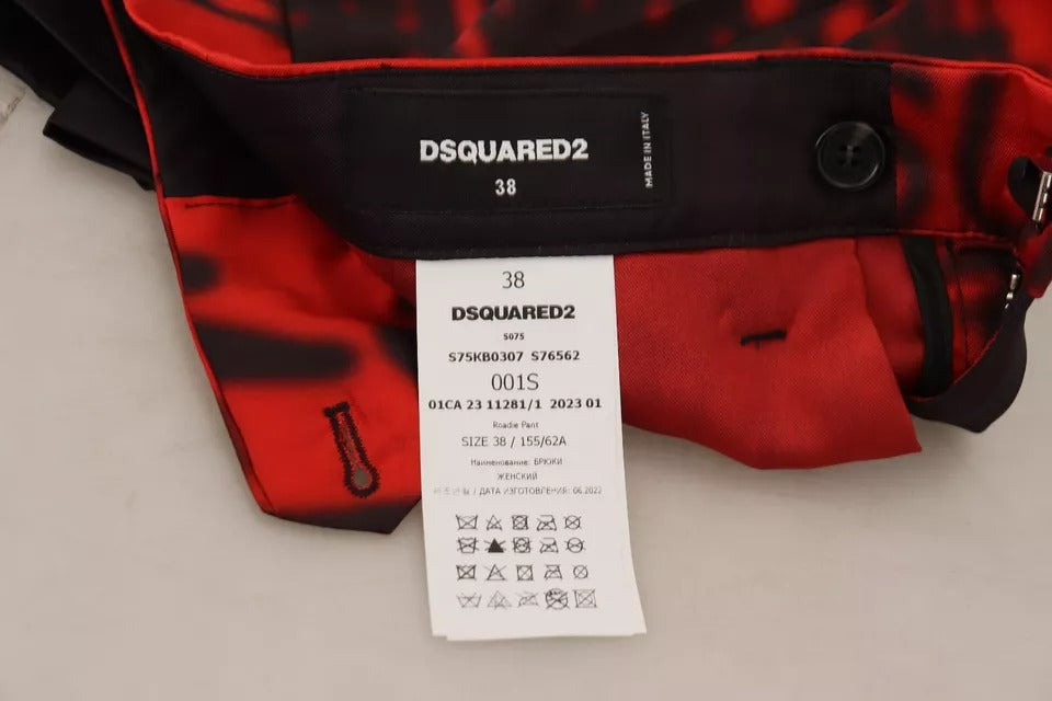Pantalon droit à taille haute rouge imprimé de la marque Dsquared², visible avec motif coloré et coupe élégante.