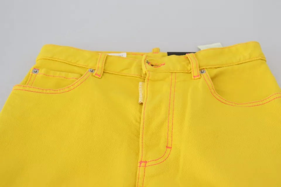 Jeans en denim blanc cassé à taille haute de Dsquared², coupe droite et coton léger, visibles sur l'image.