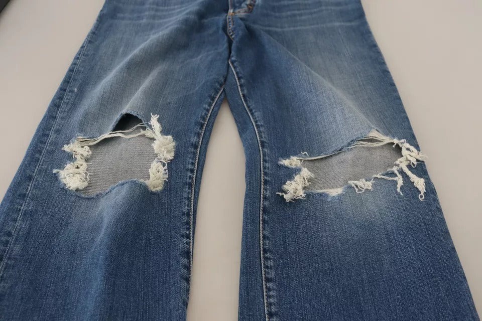 Jeans en denim bleu déchiré à taille haute et coupe droite de la marque Dsquared², visibles sur l'image.
