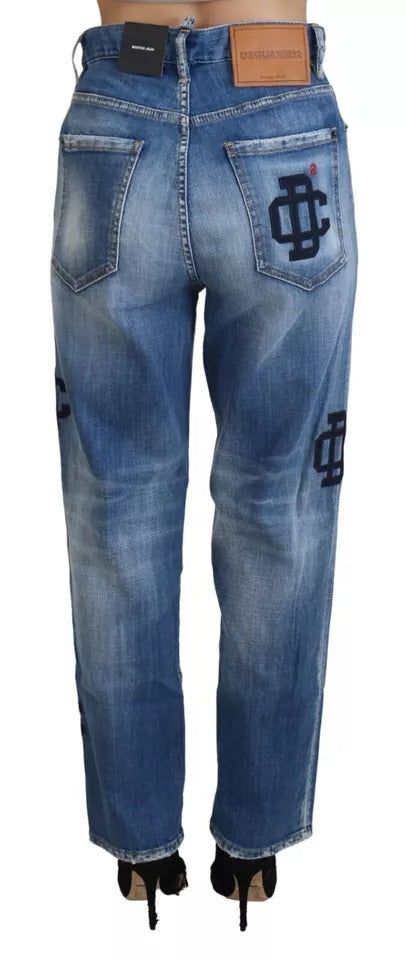 Jeans Dsquared² en denim bleu délavé, taille haute et droite, style Boston, visibles sur l'image.
