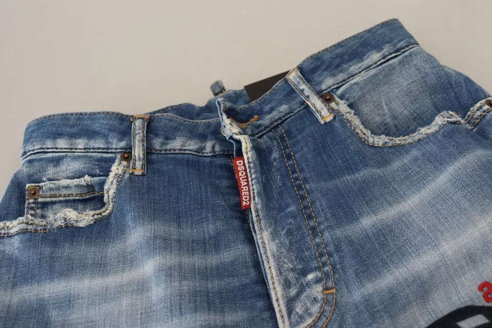 Jeans en denim bleu délavé à taille haute et coupe droite de Dsquared², style classique et tendance.