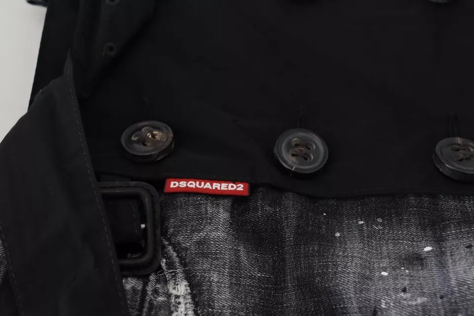 Jupe en jean noire déchirée à taille moyenne de style A-line par Dsquared², visible en détail sur l'image.