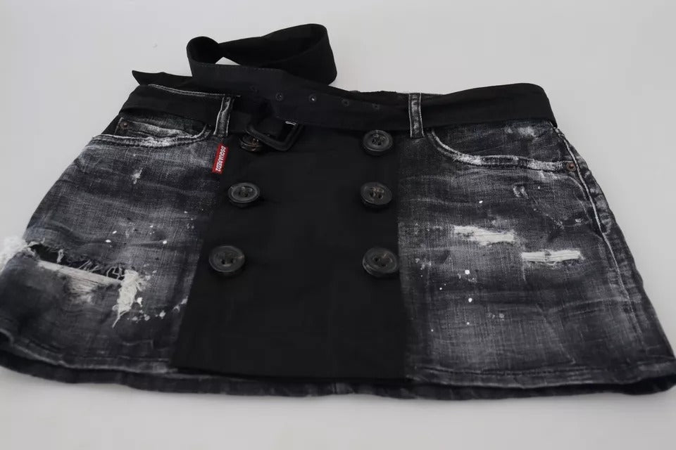 Jupe en jean noire délavée de style mi-hauteur A-line de la marque Dsquared², mini longueur avec déchirures mode.