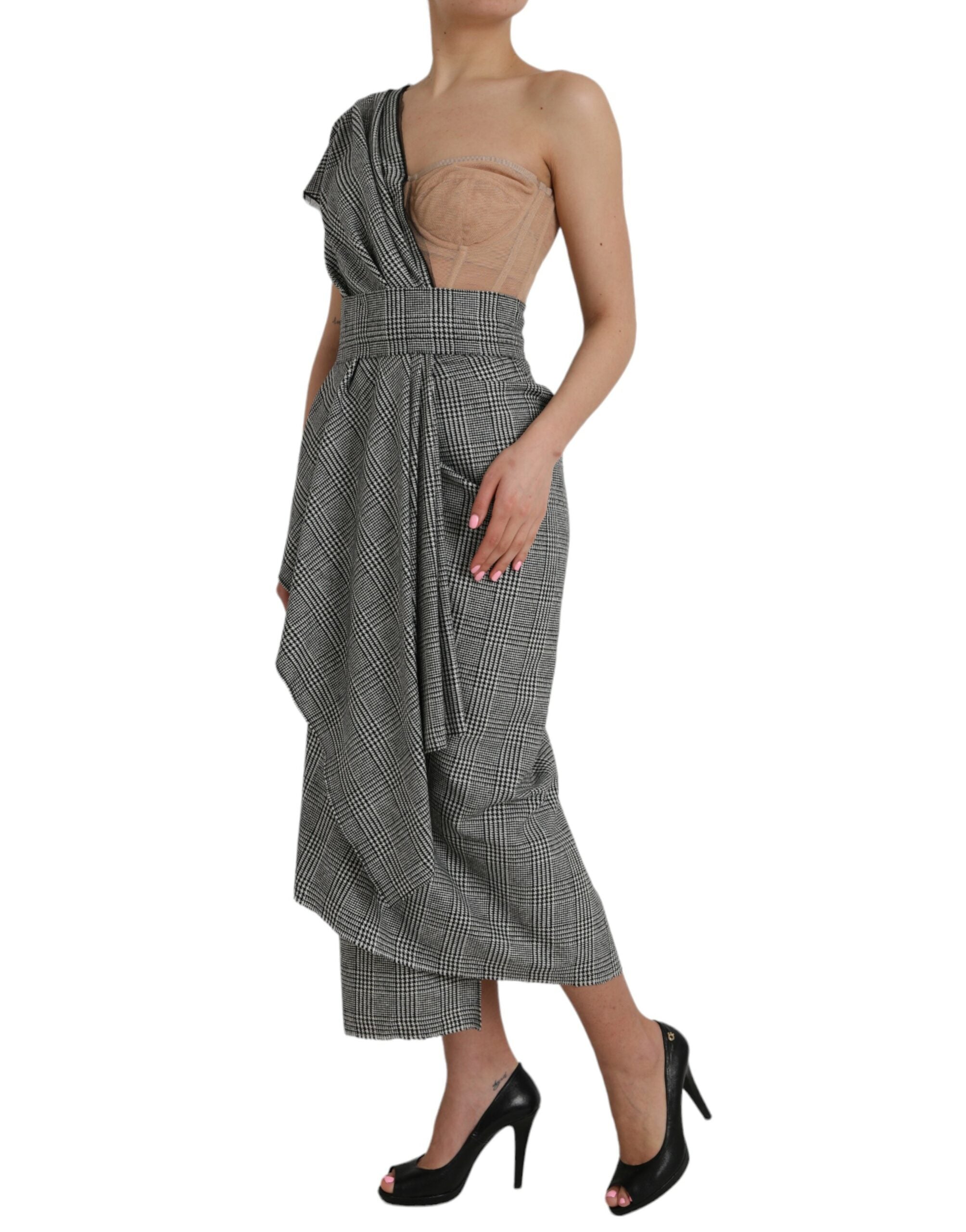 Robe maxi à une épaule Dolce & Gabbana en gris beige avec couches superposées, tissu fluide et élégant.