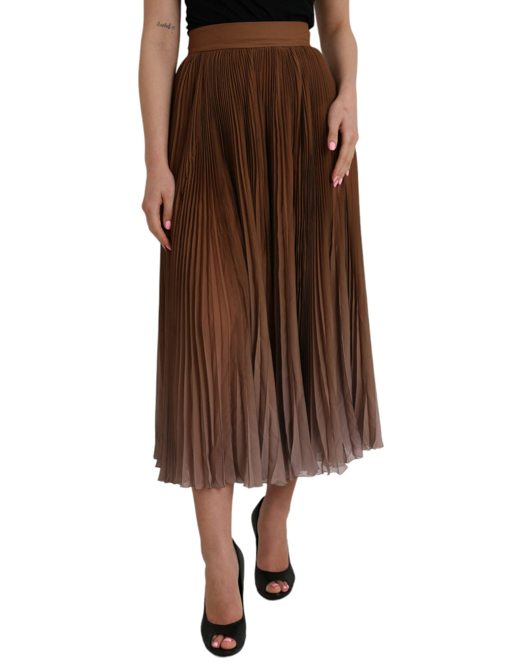 Jupe midi plissée marron en polyester de haute taille Dolce & Gabbana, vue de face sur fond neutre.