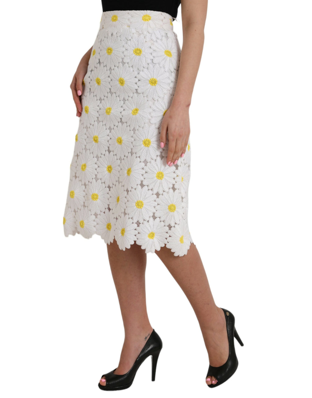 Jupe droite en dentelle blanche à motifs floraux de Dolce & Gabbana, style élégant et féminin.