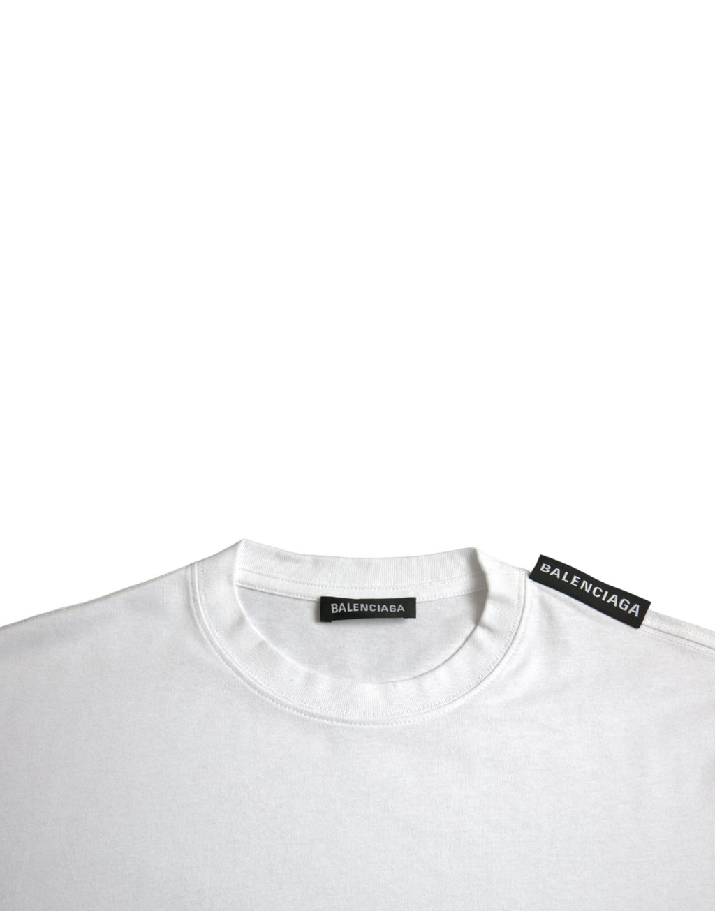 T-shirt en coton blanc Balenciaga avec col rond, jersey léger et design épuré, visible en gros plan.