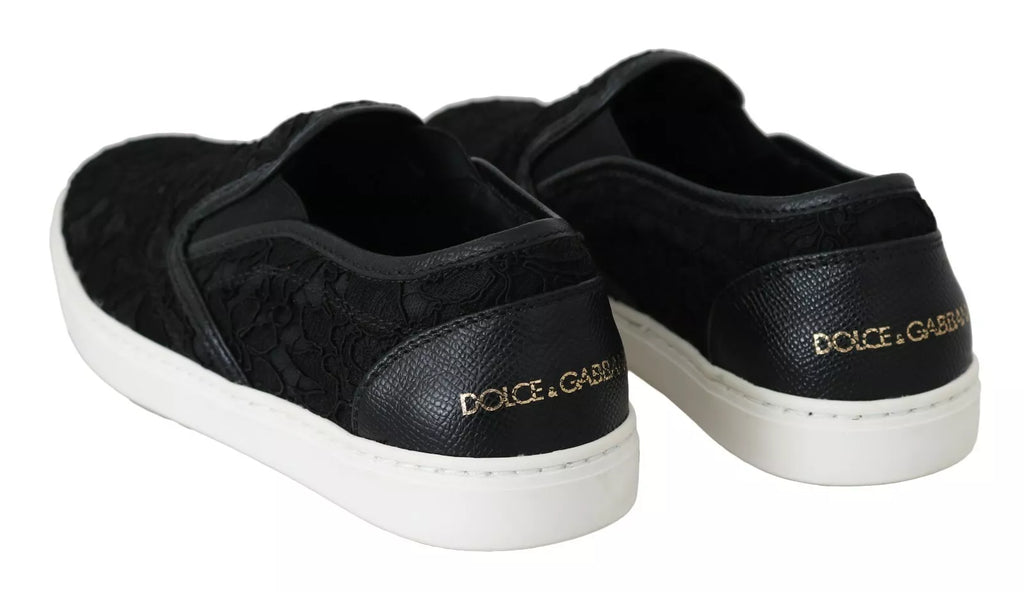 Chaussures Dolce & Gabbana en cuir noir avec dentelle, logo plat, slip-on, sneakers élégants pour femmes.